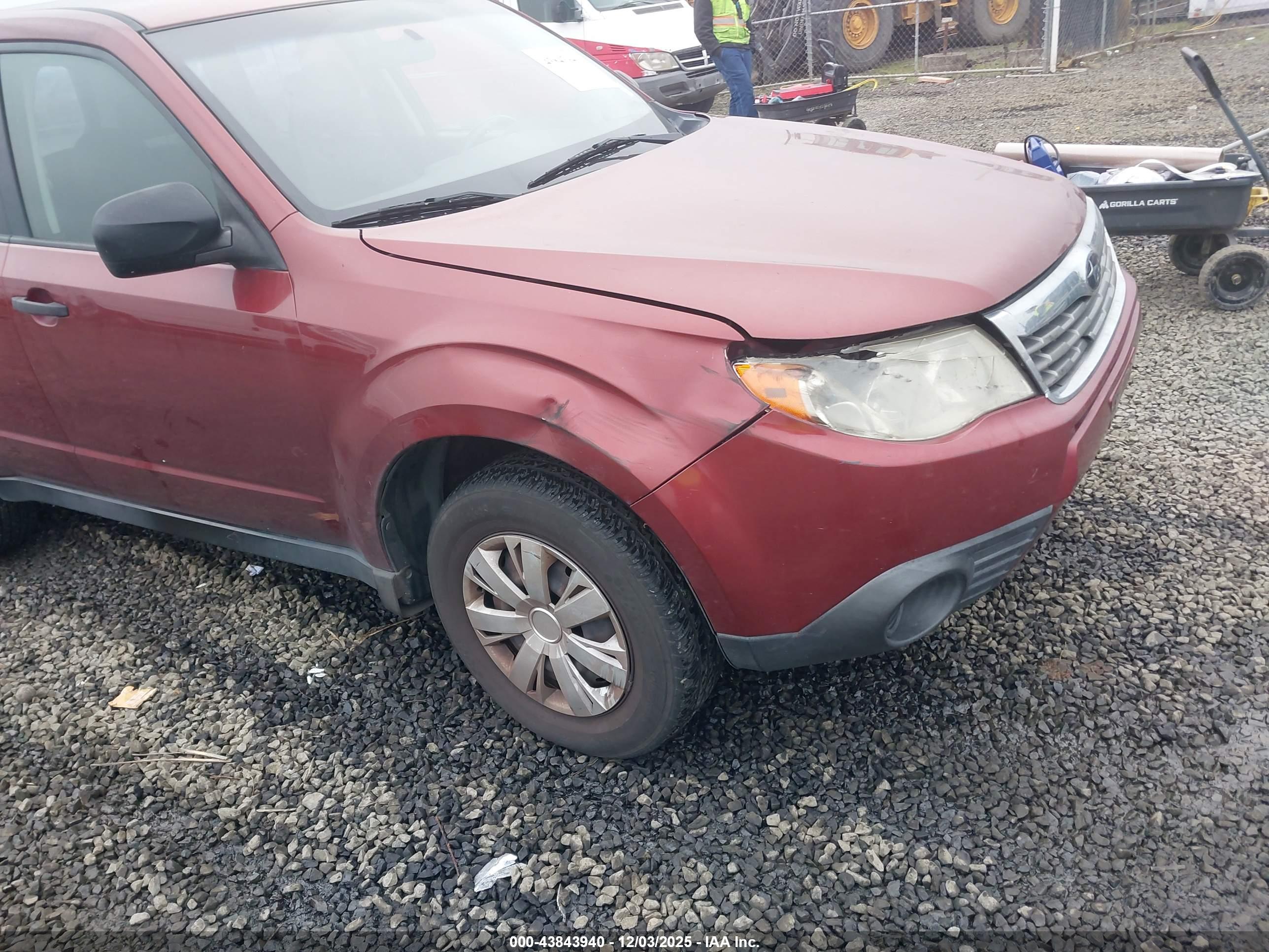 SUBARU FORESTER image 6