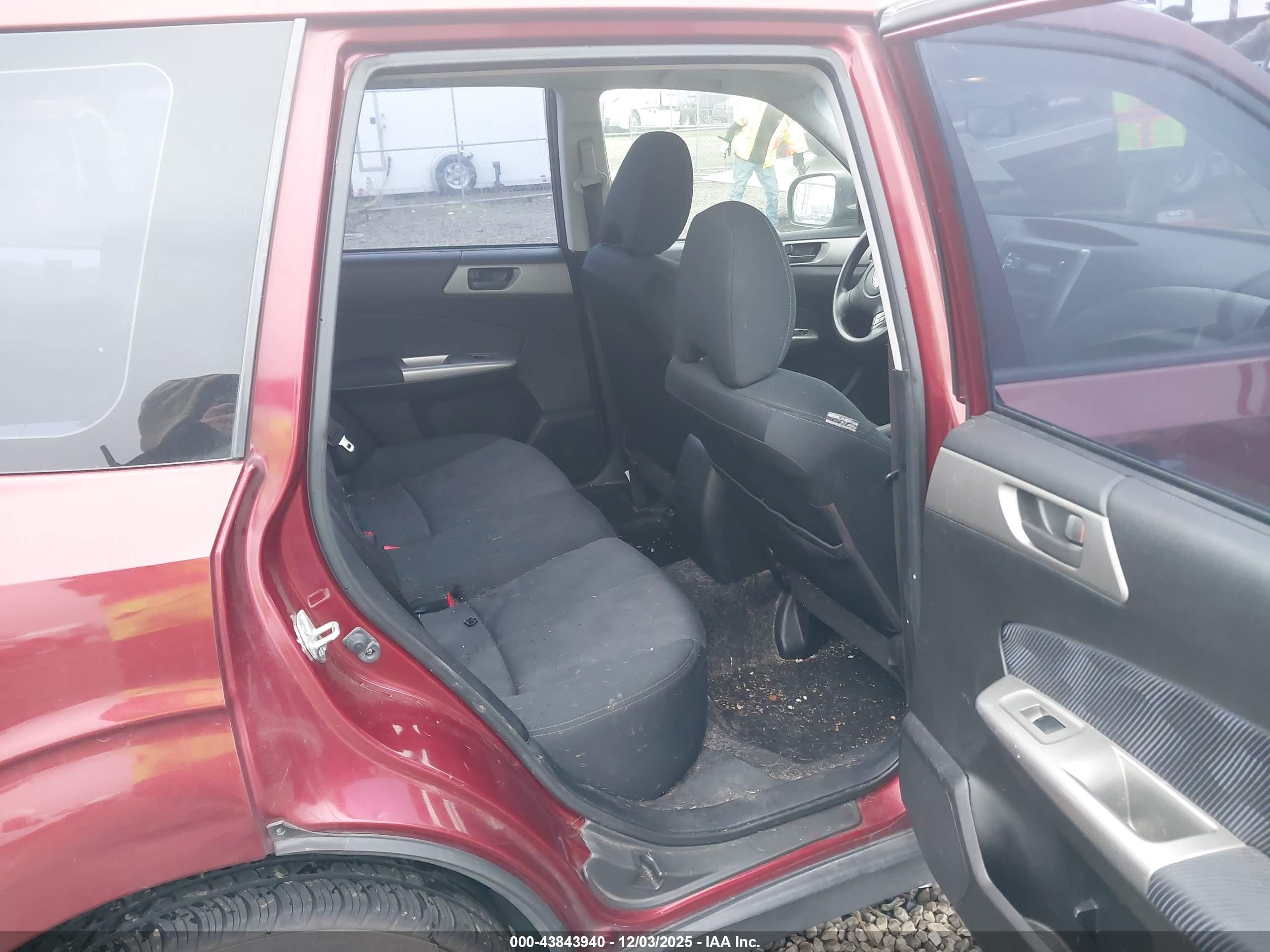 SUBARU FORESTER image 8