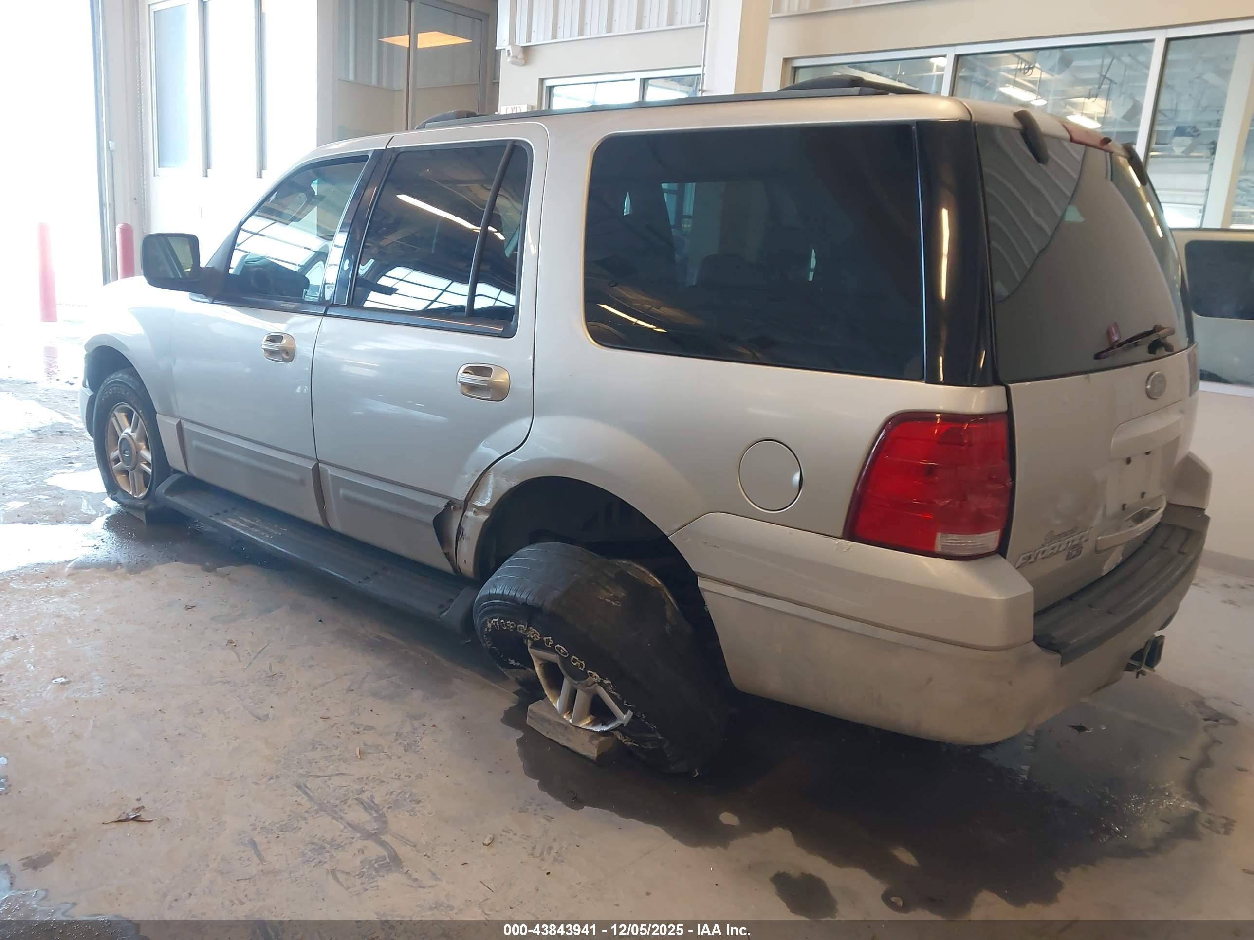 FORD EXPEDITION image 3