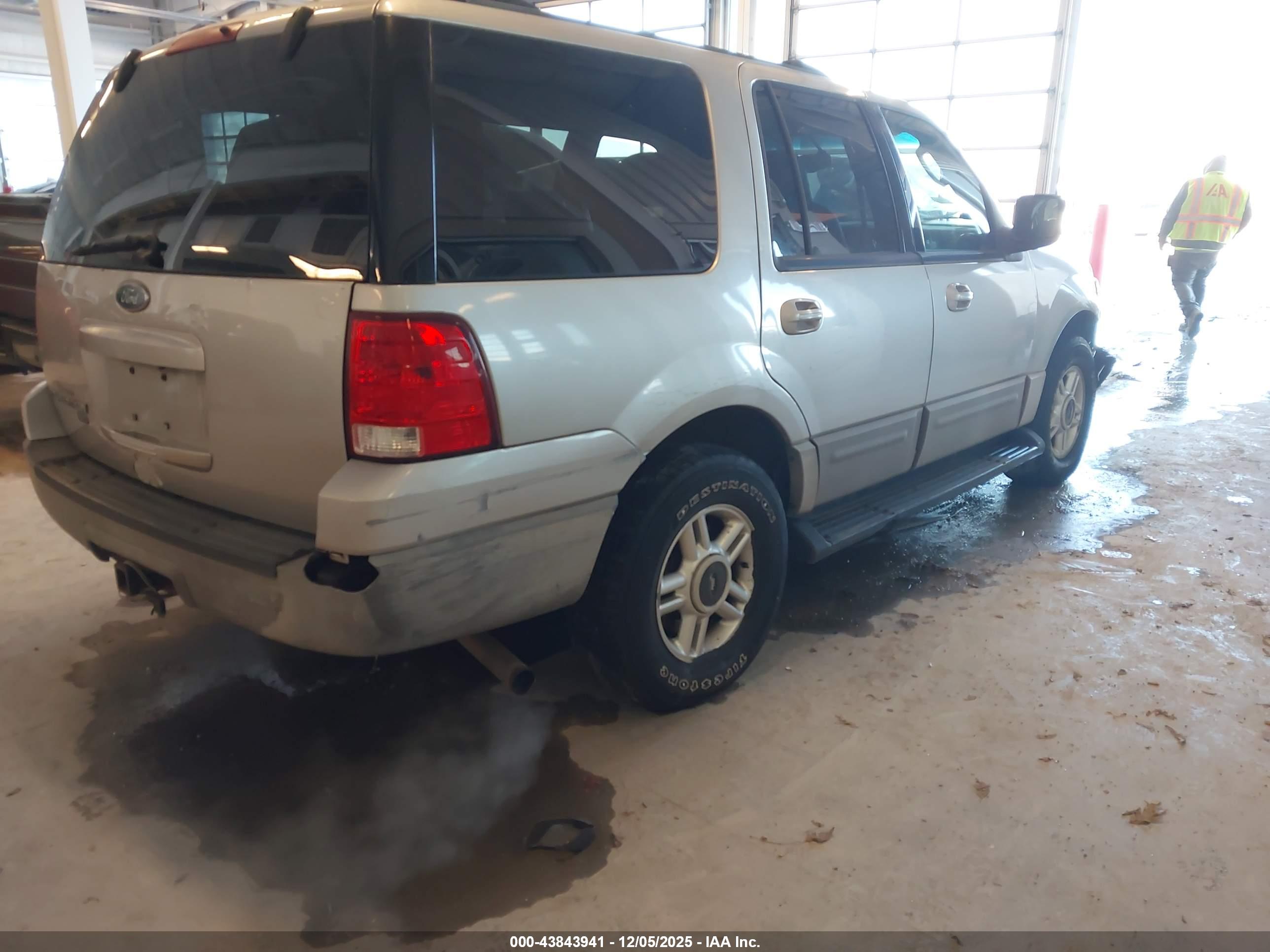 FORD EXPEDITION image 4