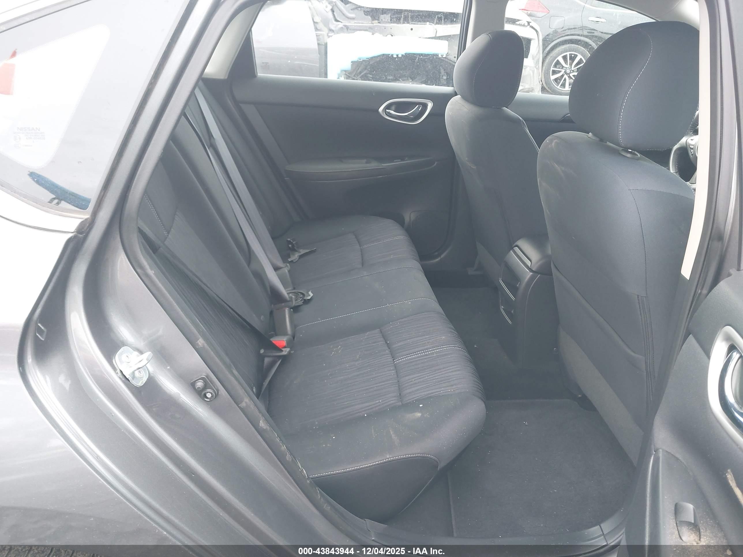 NISSAN SENTRA image 8