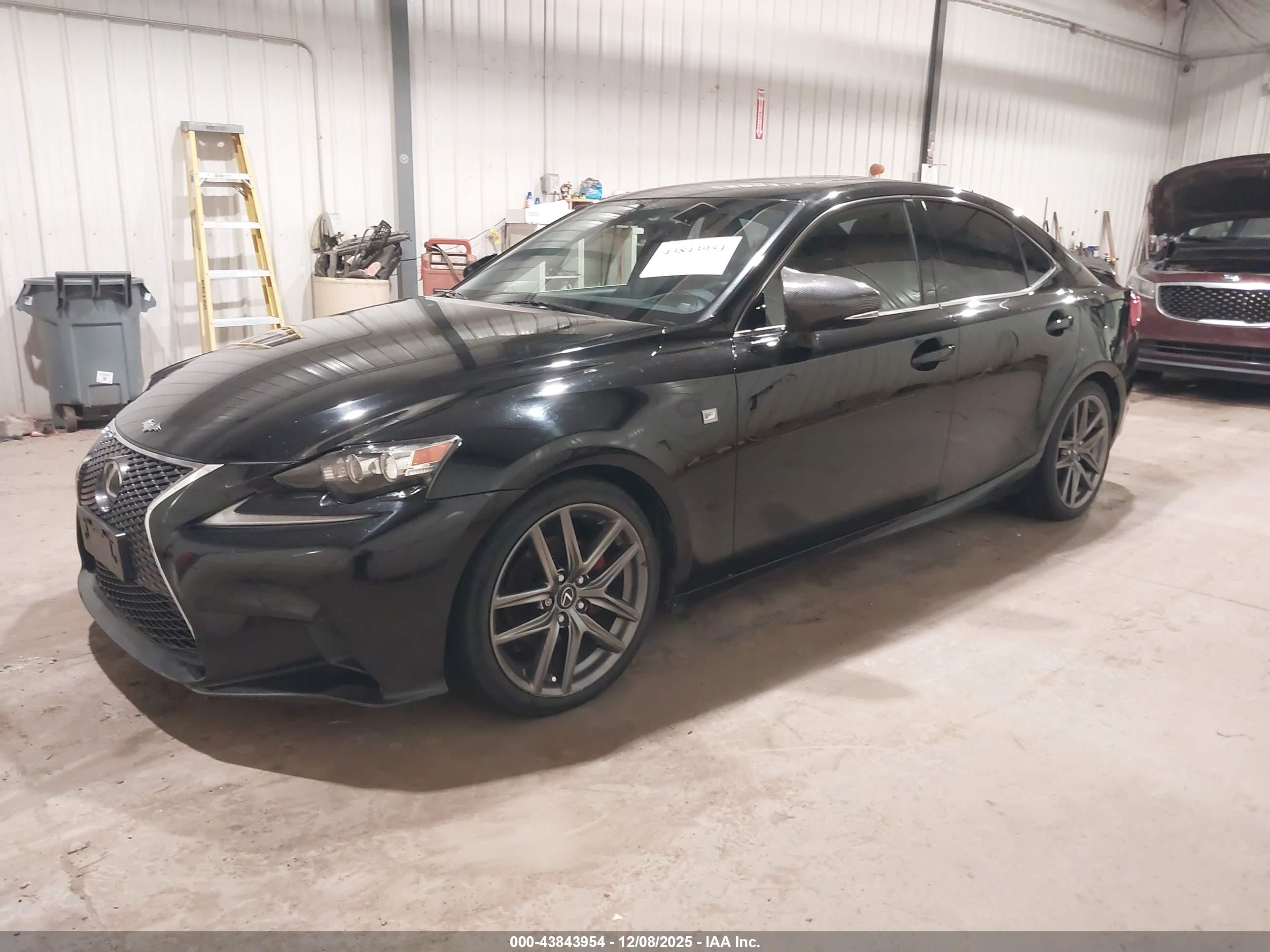 LEXUS IS image 2