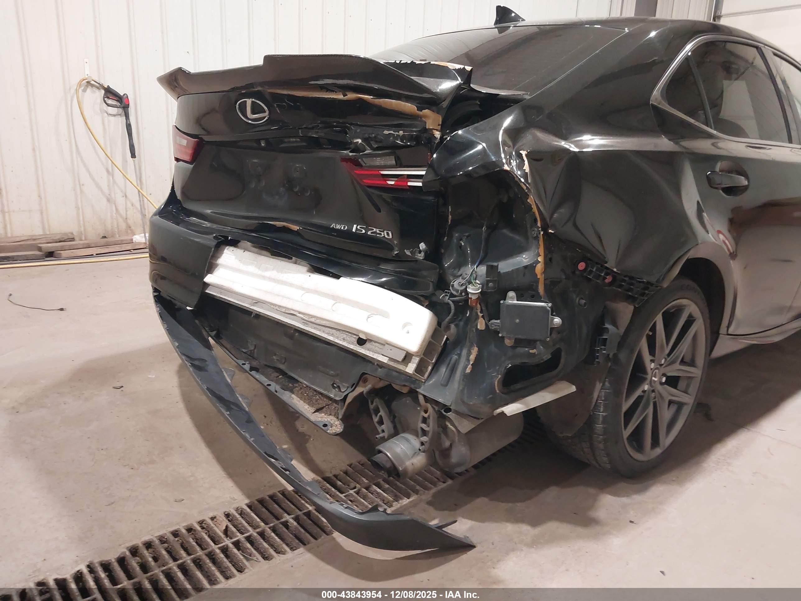 LEXUS IS image 6