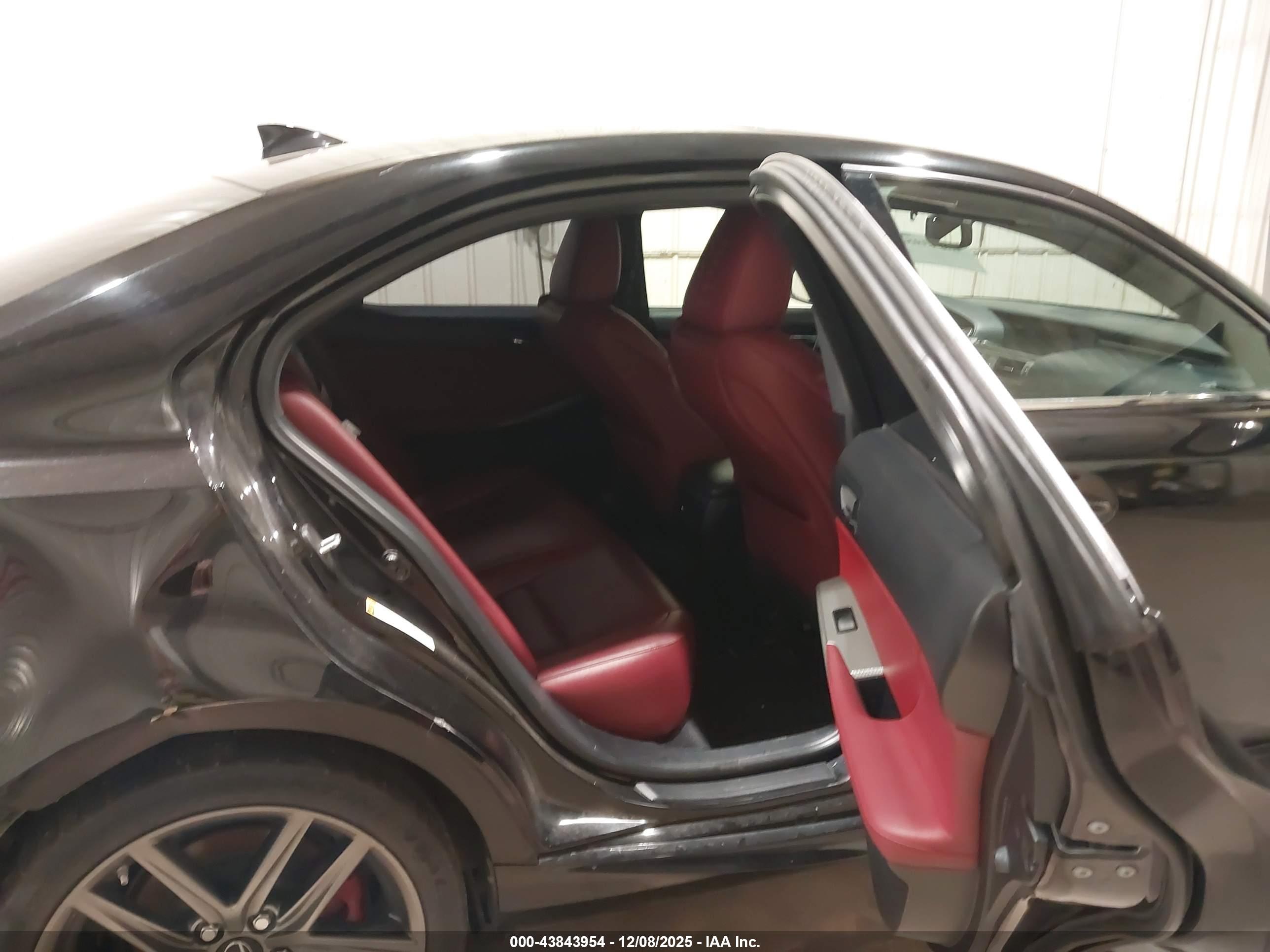 LEXUS IS image 8