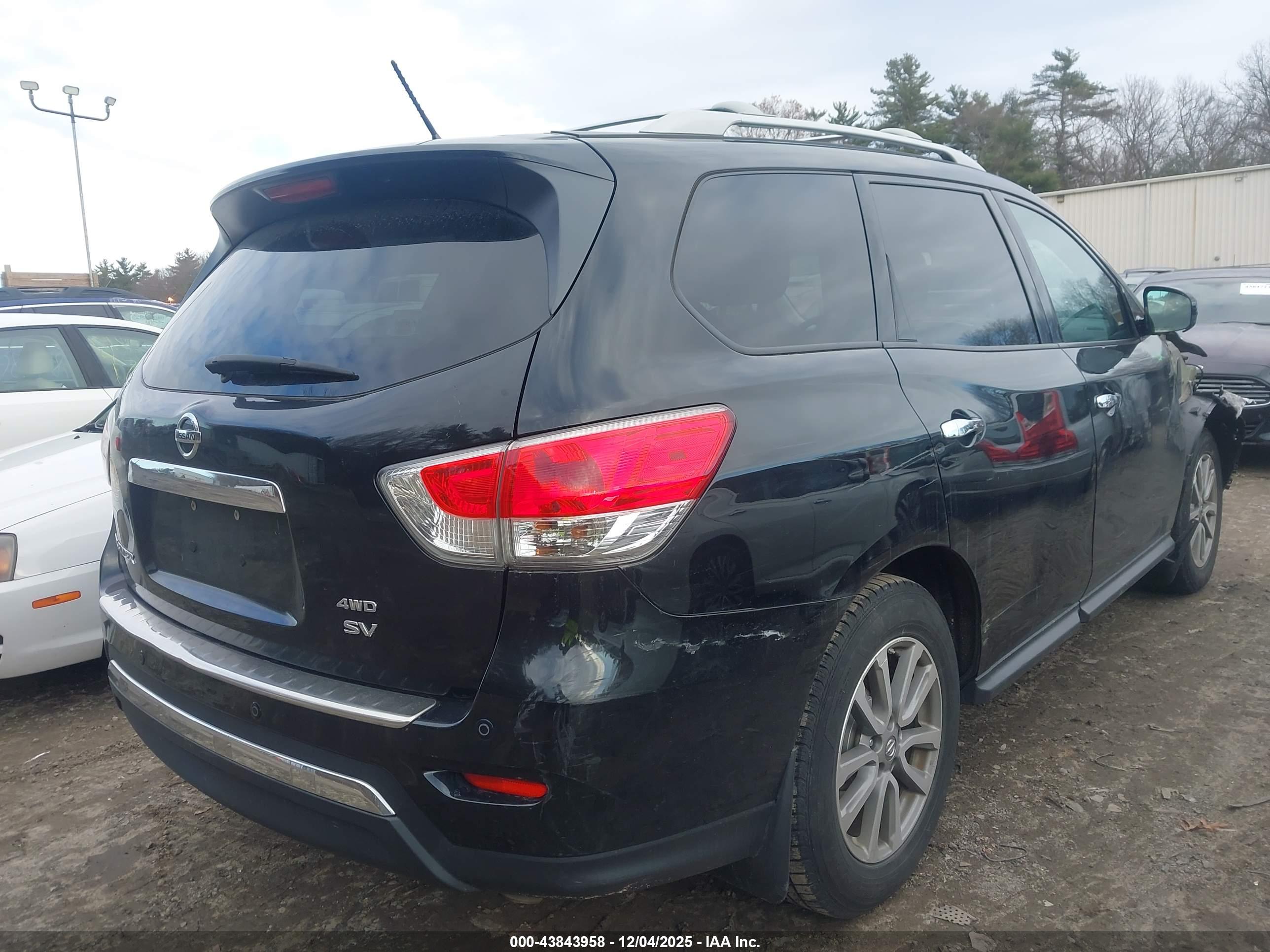 NISSAN PATHFINDER image 4