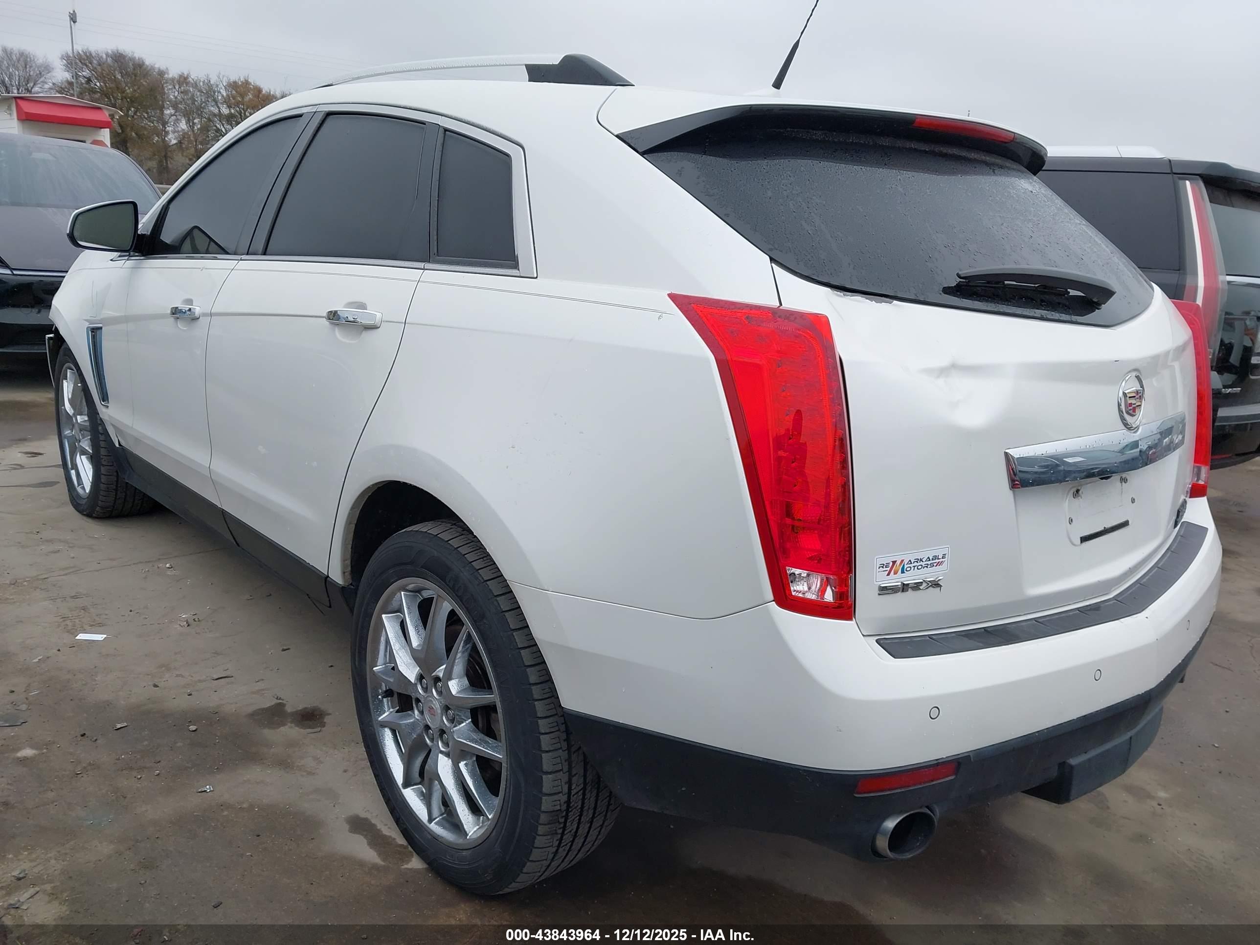 CADILLAC SRX image 3