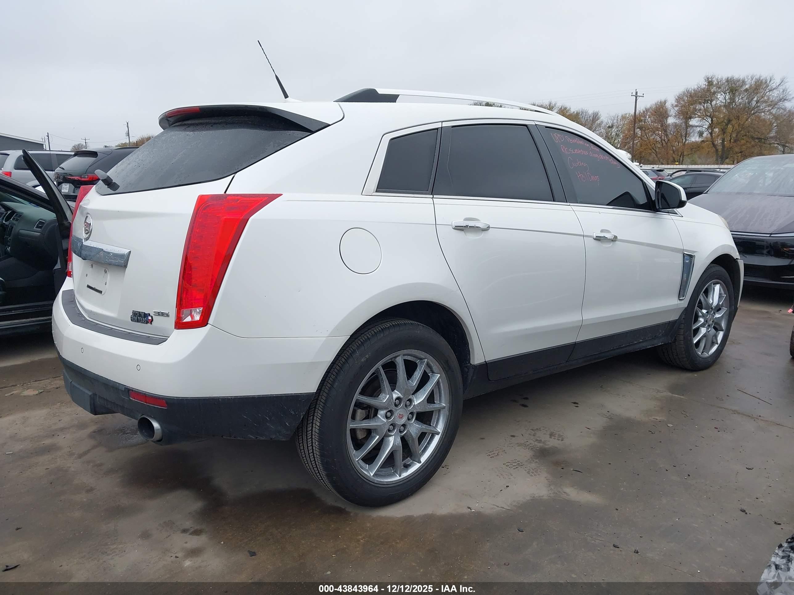 CADILLAC SRX image 4