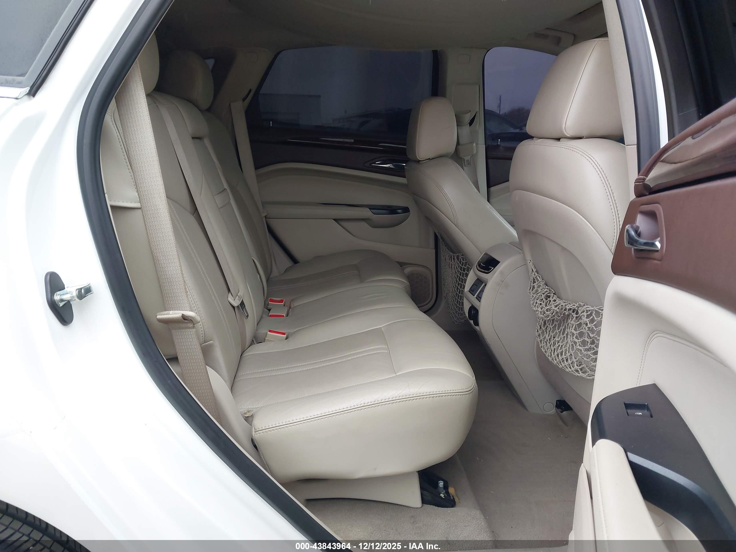 CADILLAC SRX image 8