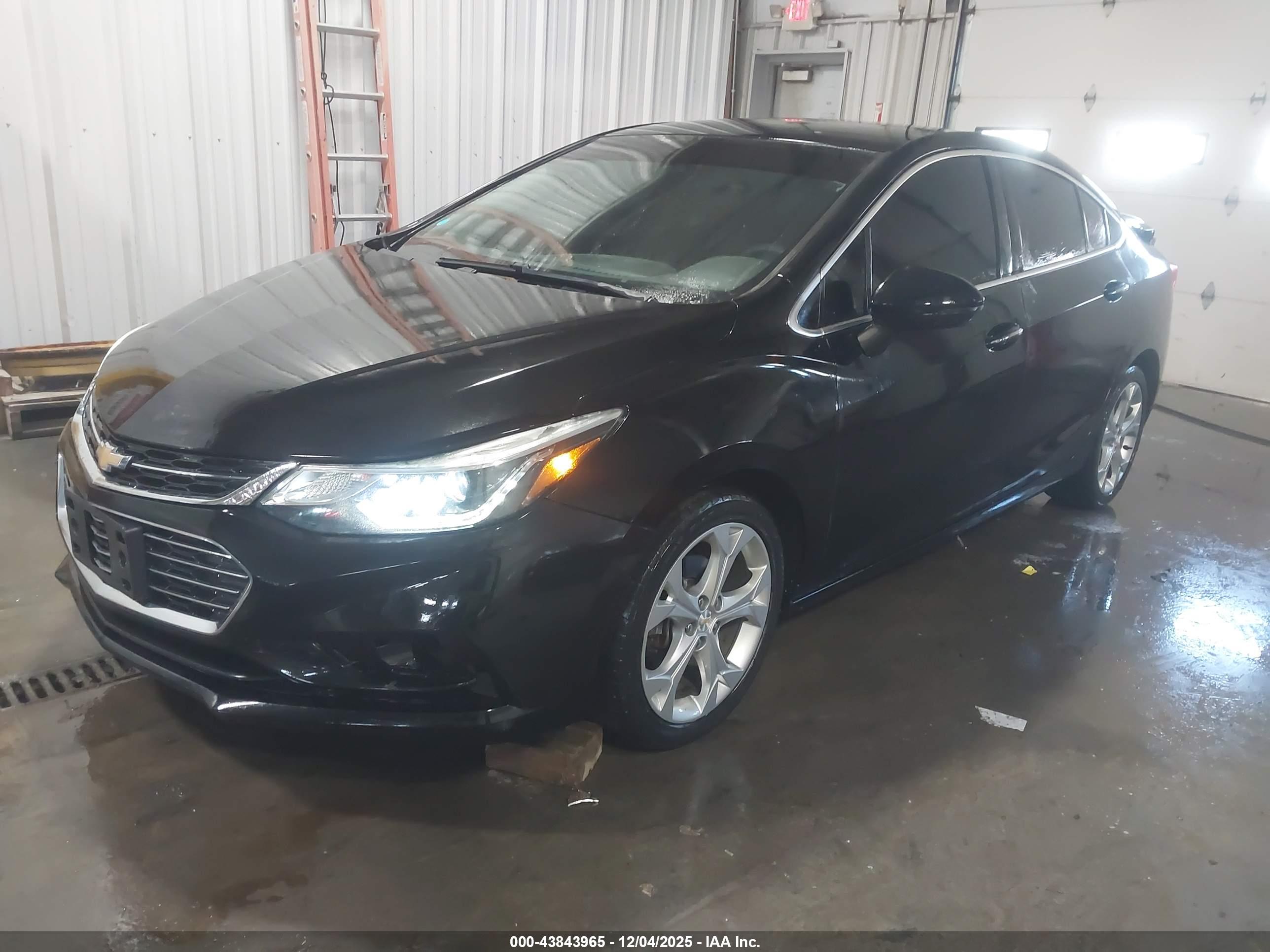 CHEVROLET CRUZE image 2
