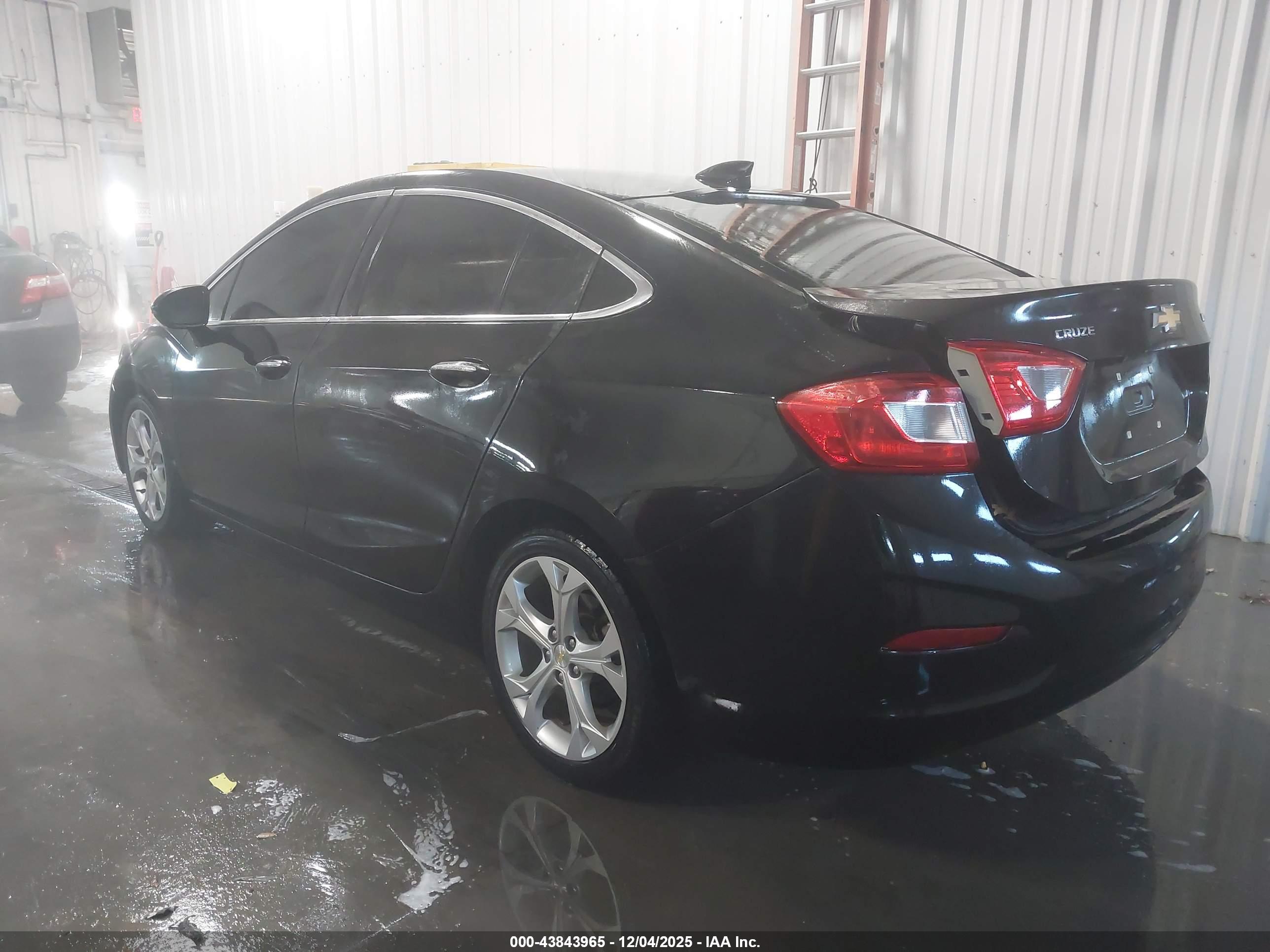 CHEVROLET CRUZE image 3