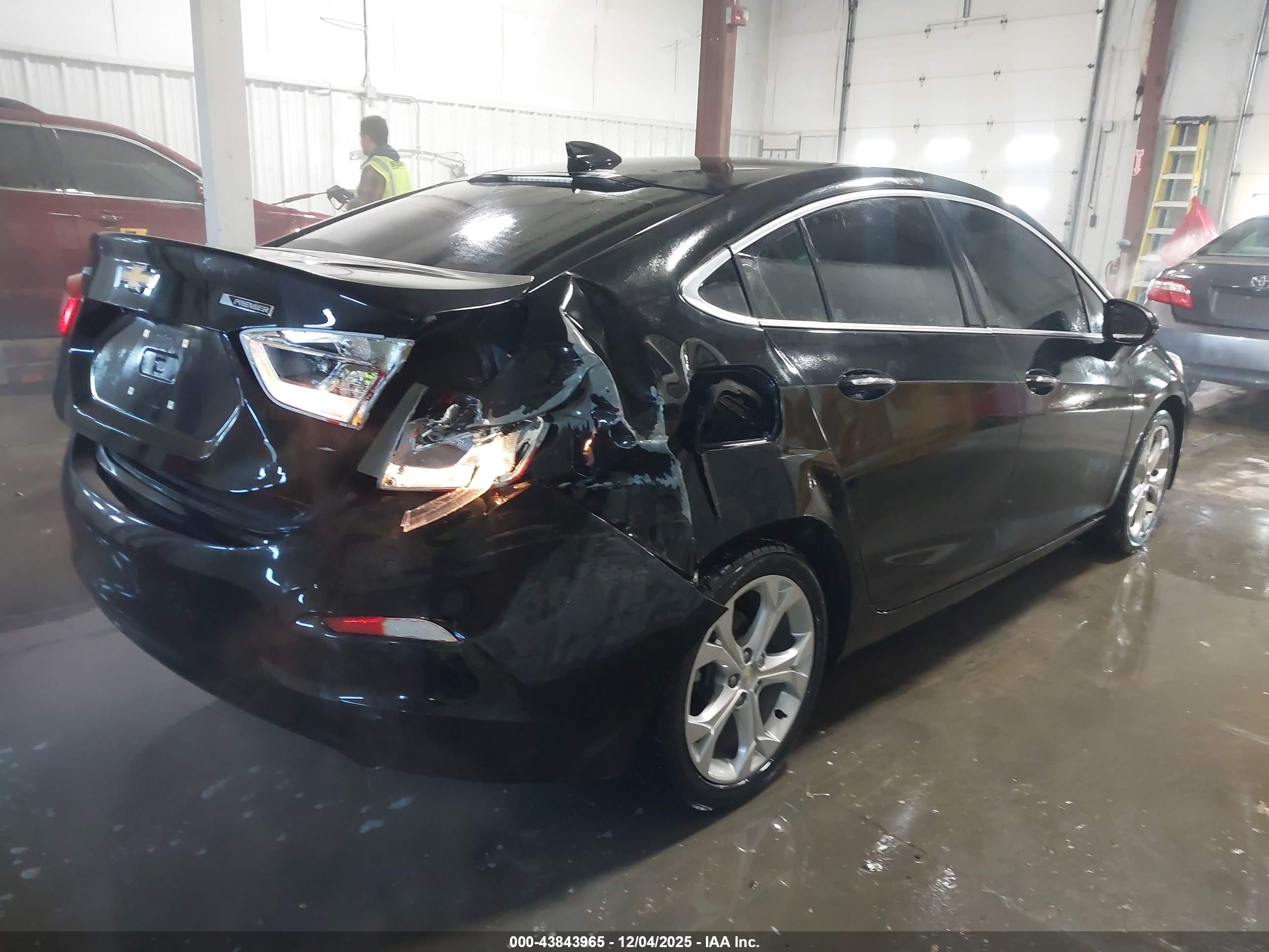 CHEVROLET CRUZE image 4