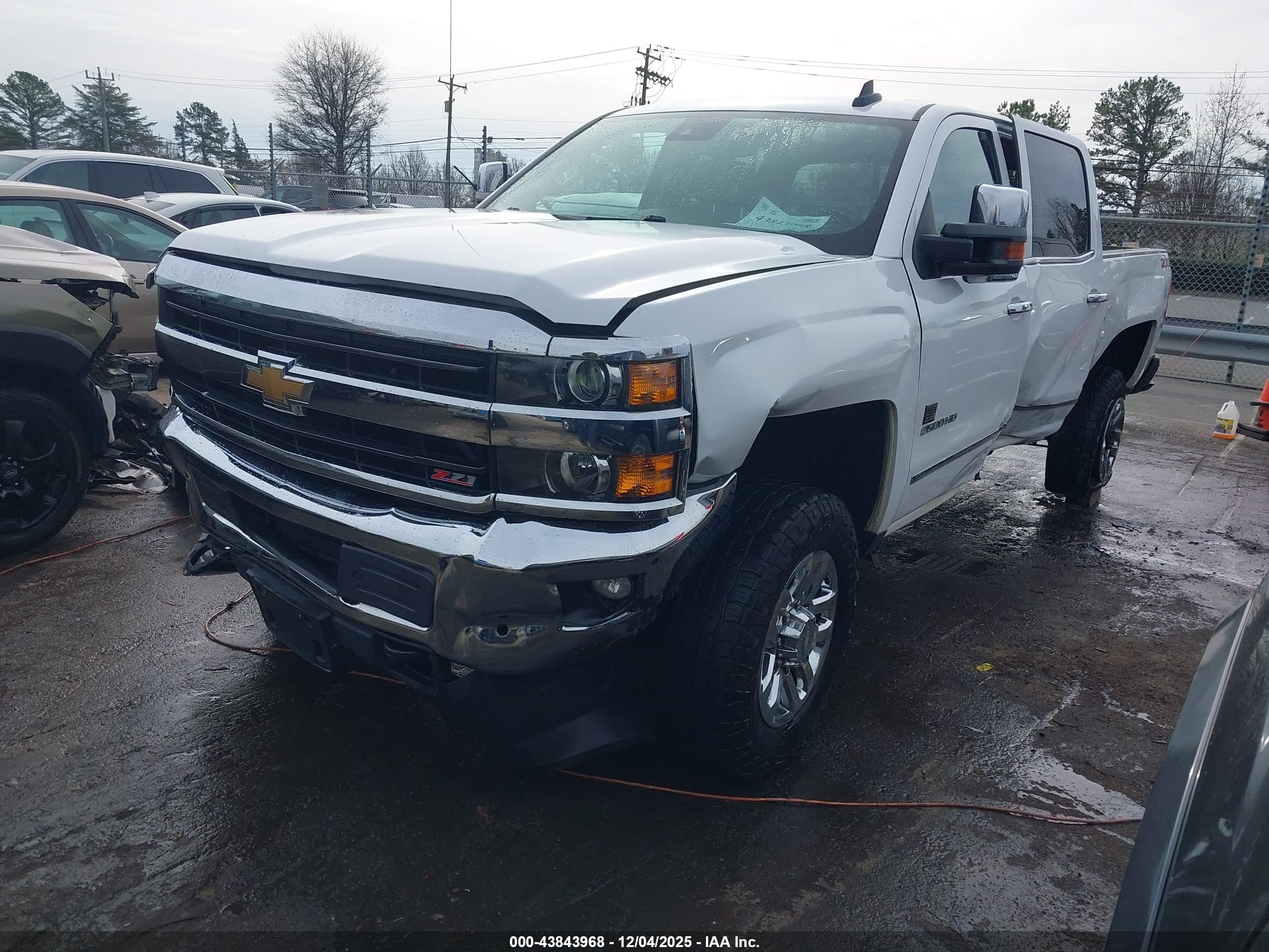 CHEVROLET SILVERADO image 2