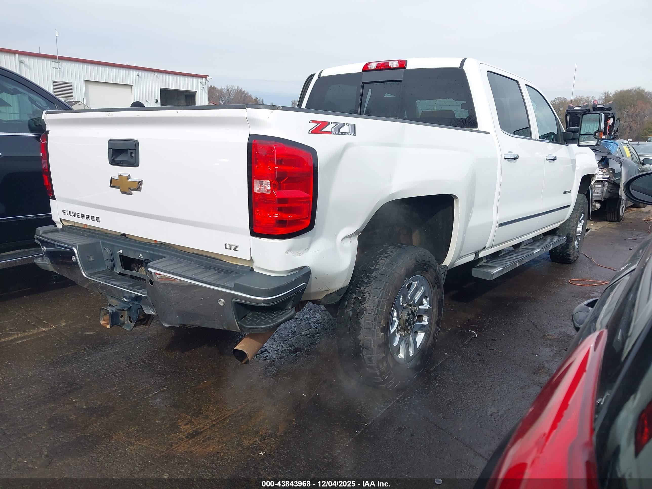CHEVROLET SILVERADO image 4