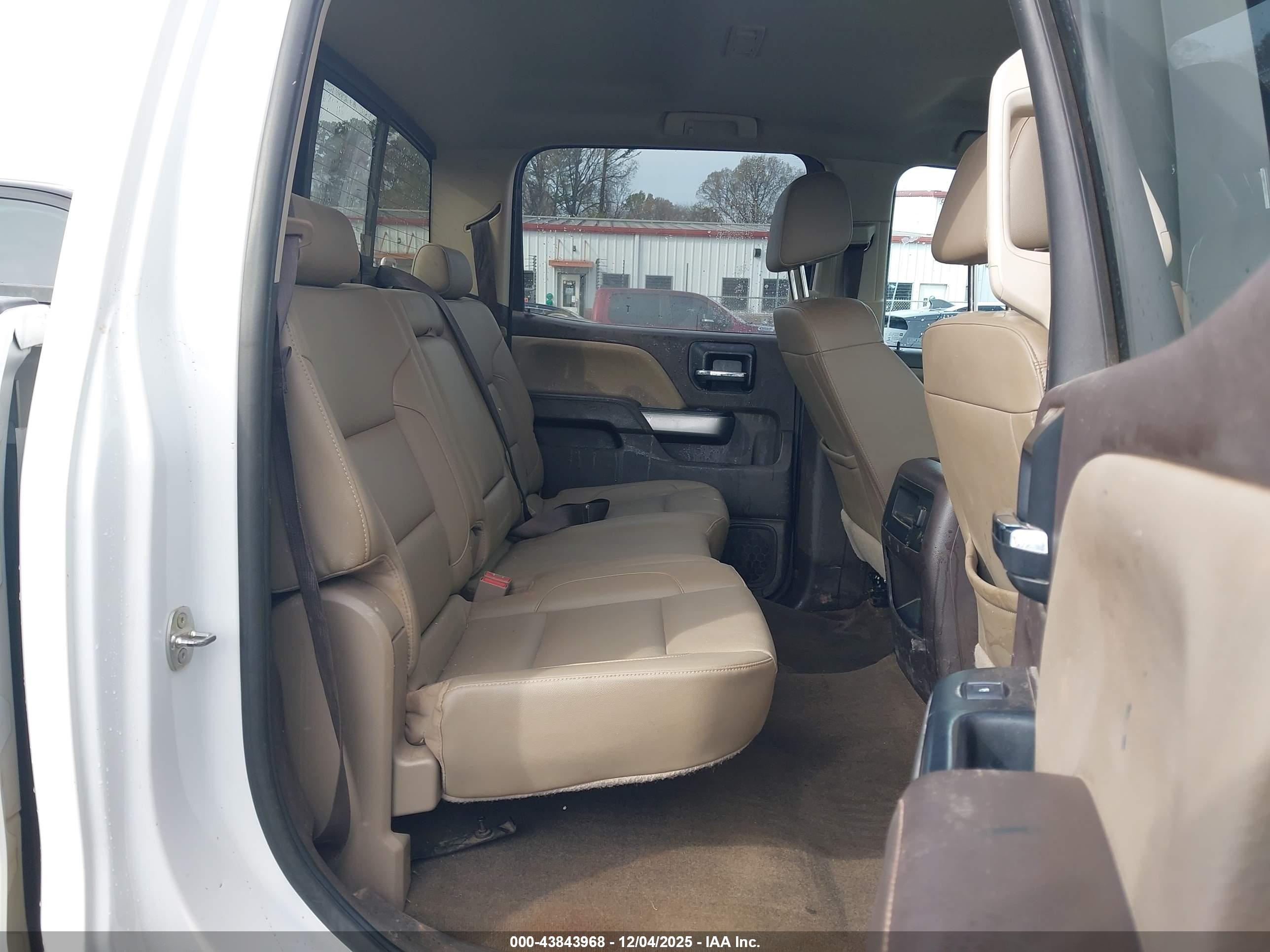 CHEVROLET SILVERADO image 8