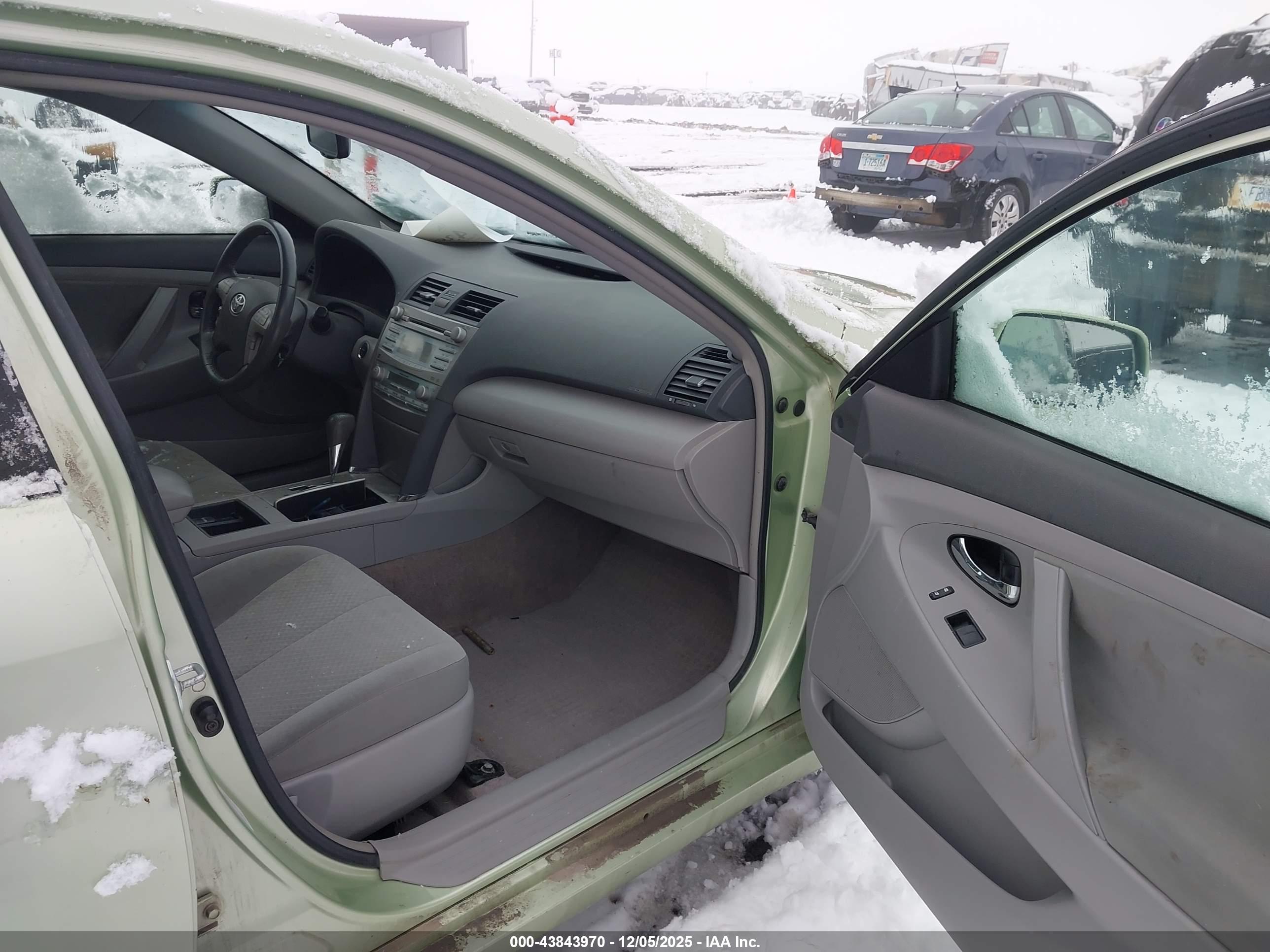 TOYOTA CAMRY image 5