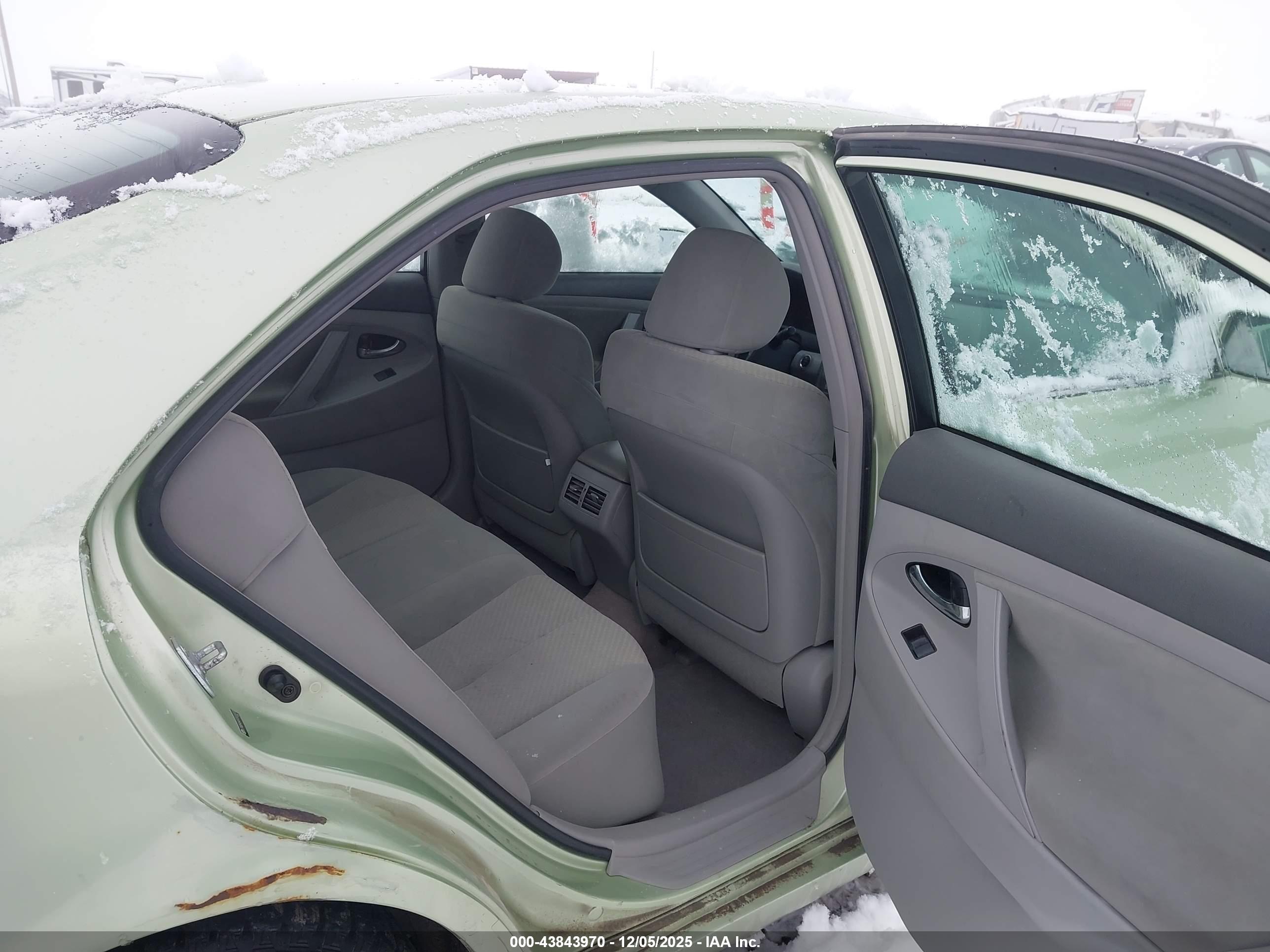 TOYOTA CAMRY image 8