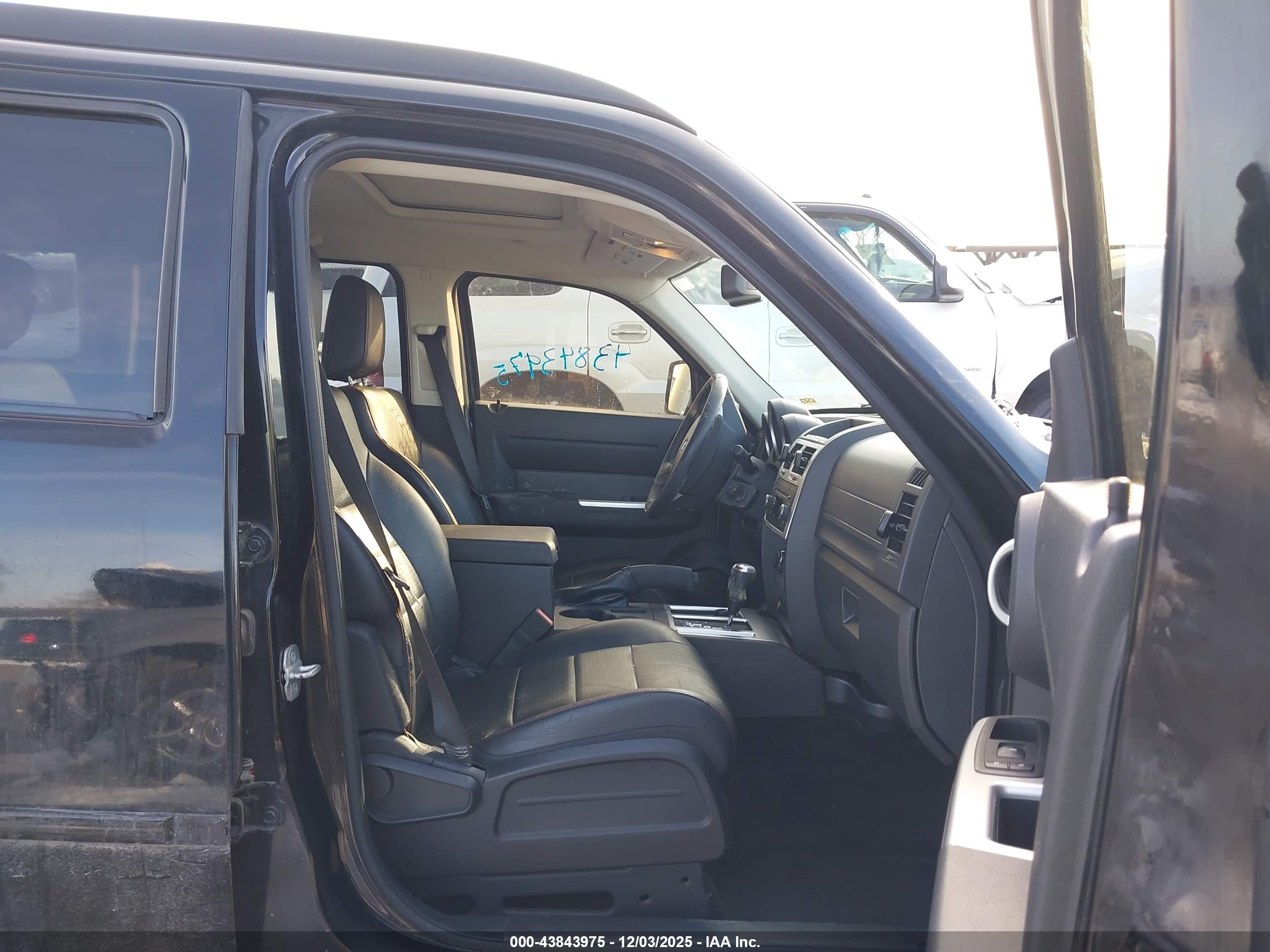 DODGE NITRO image 5