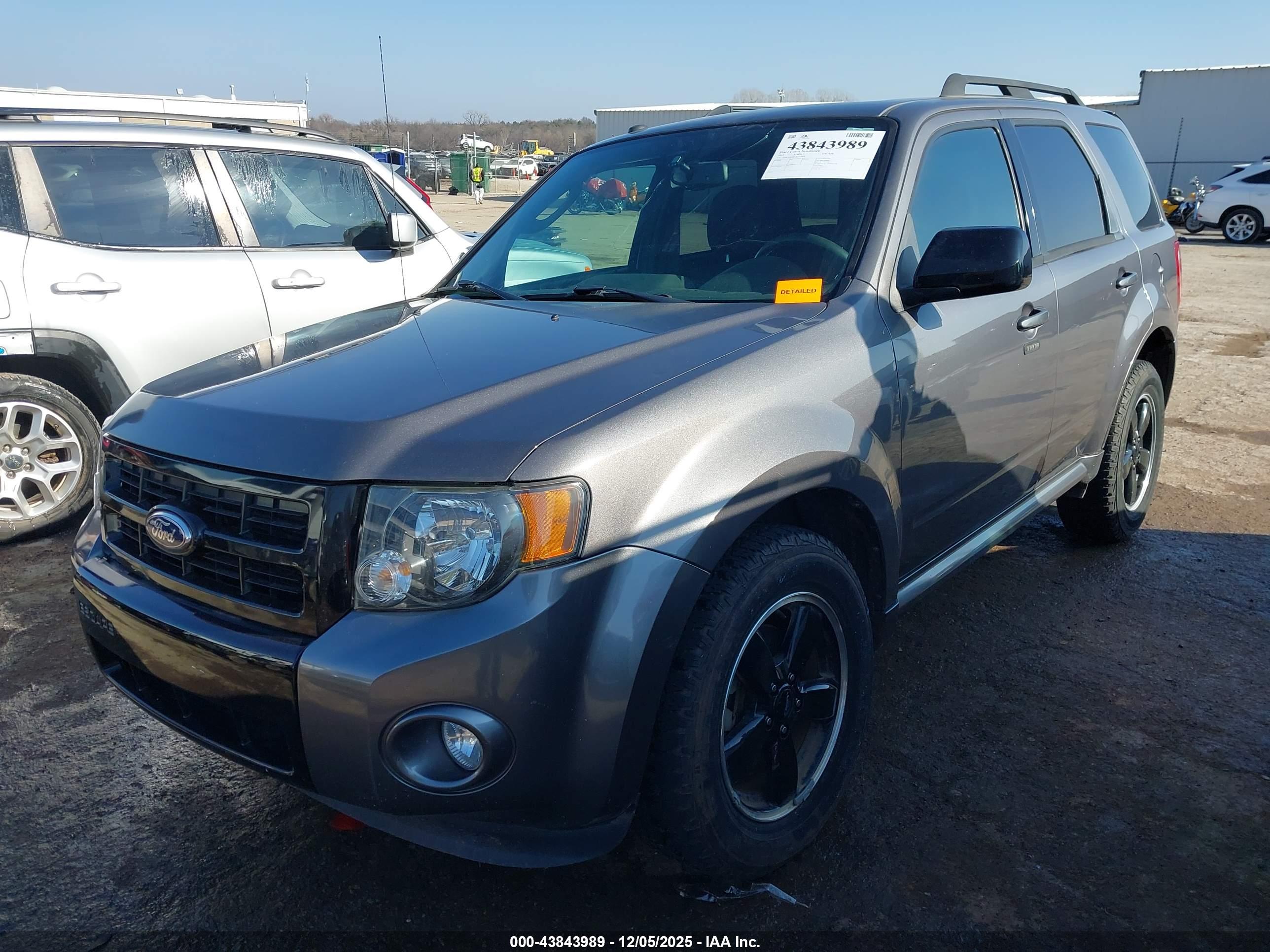 FORD ESCAPE image 2
