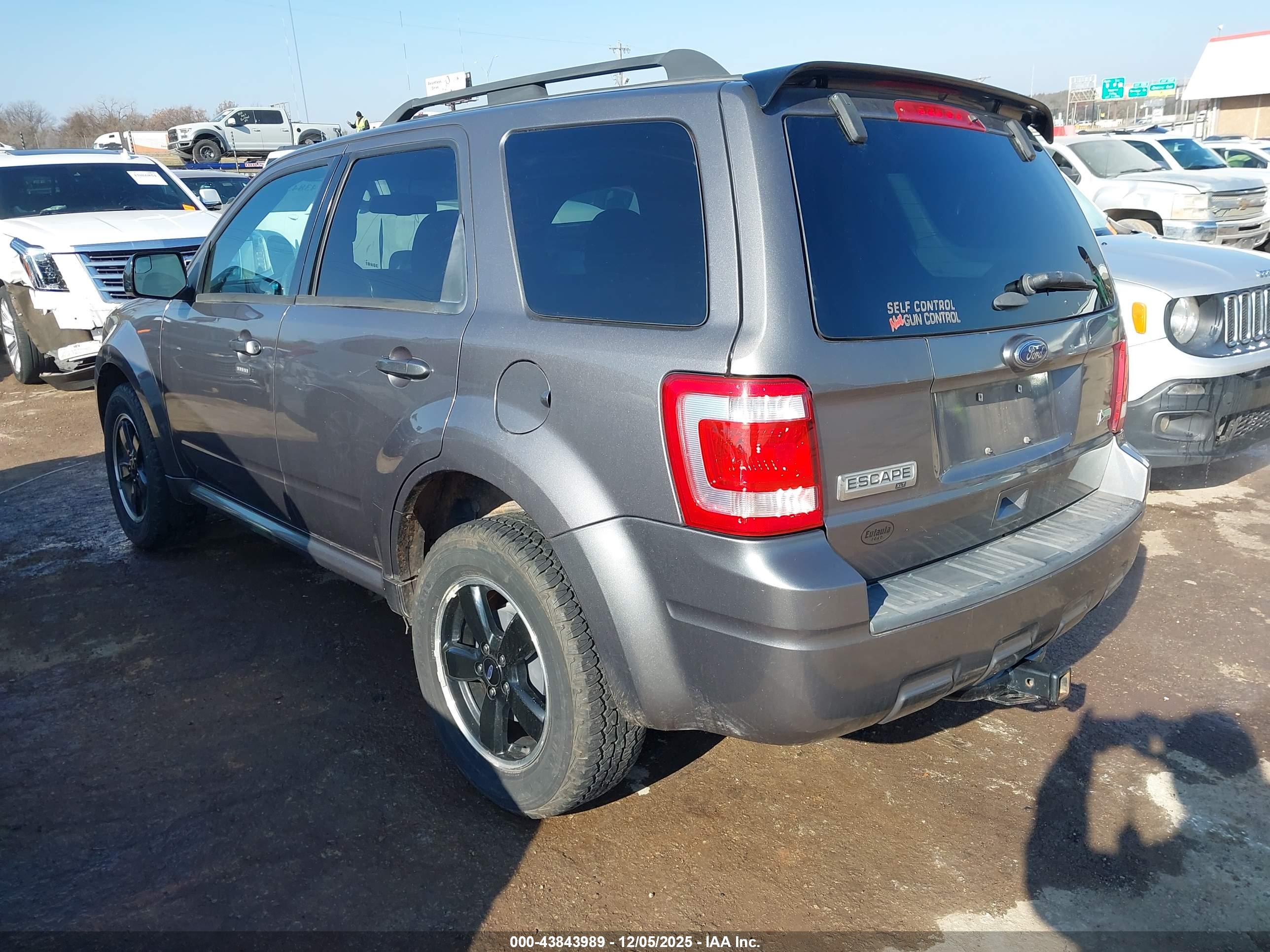 FORD ESCAPE image 3