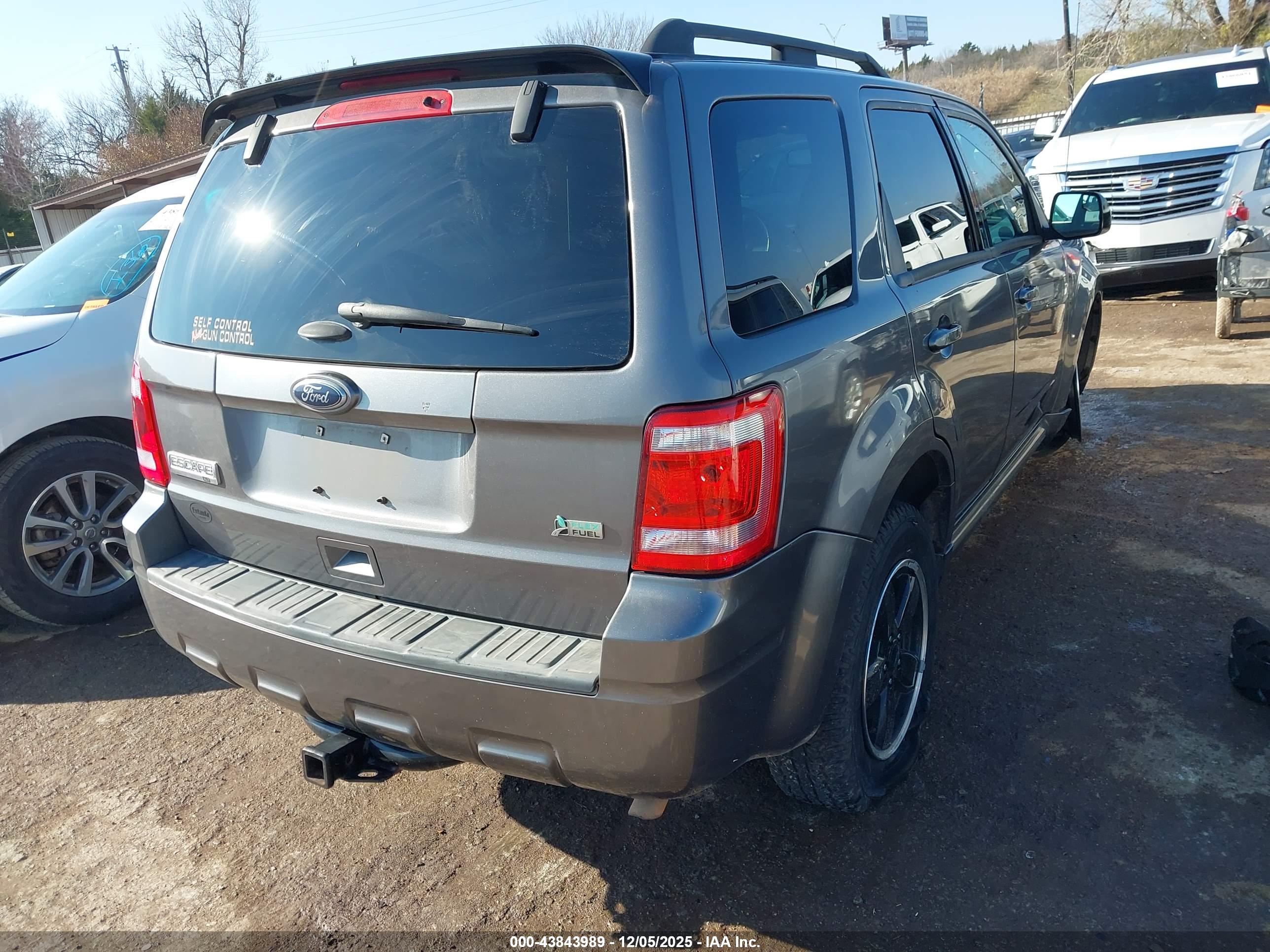 FORD ESCAPE image 4