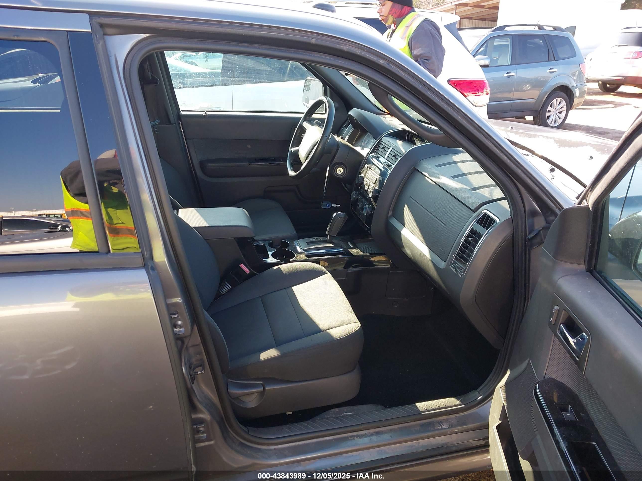 FORD ESCAPE image 5