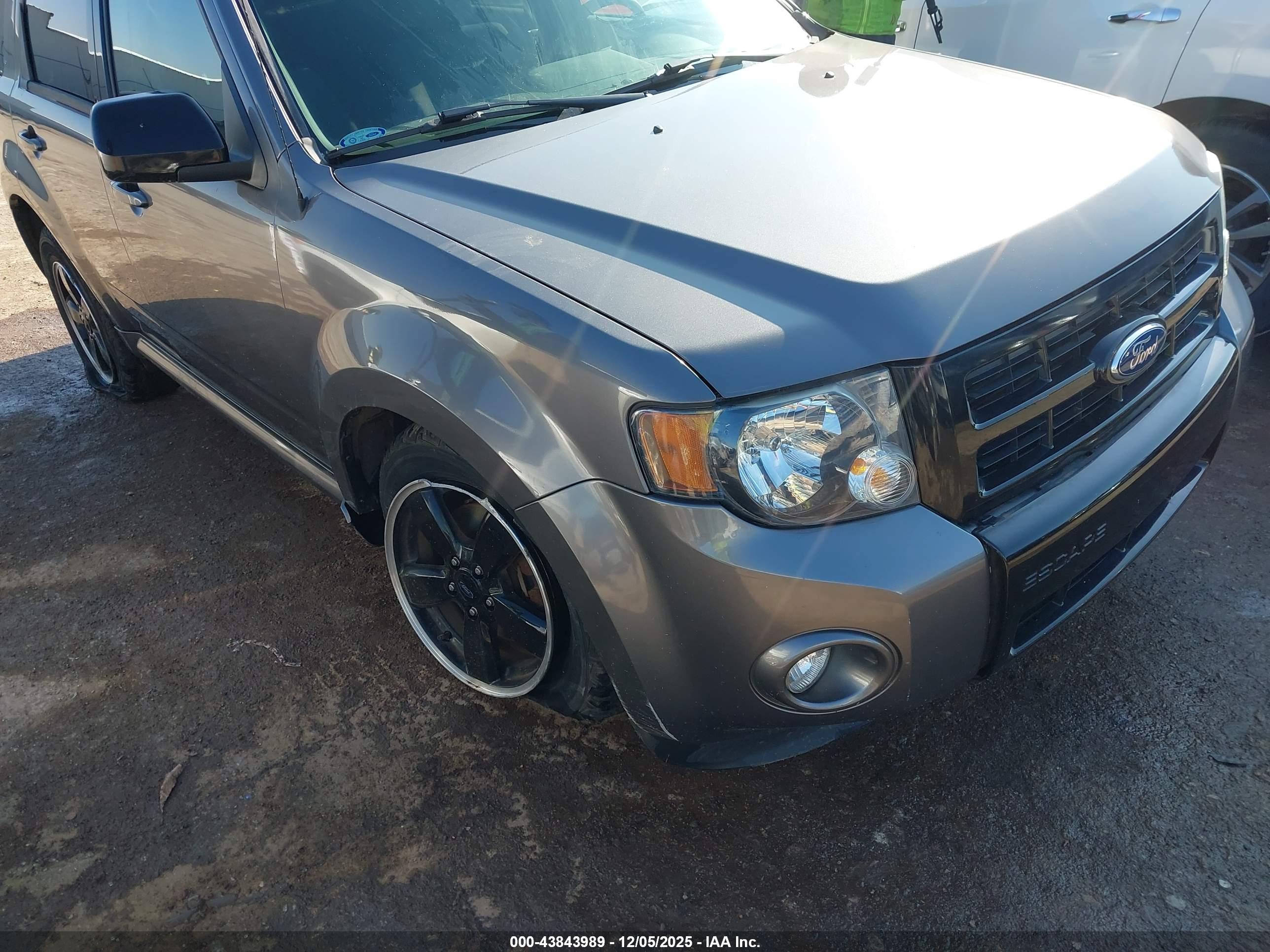 FORD ESCAPE image 6