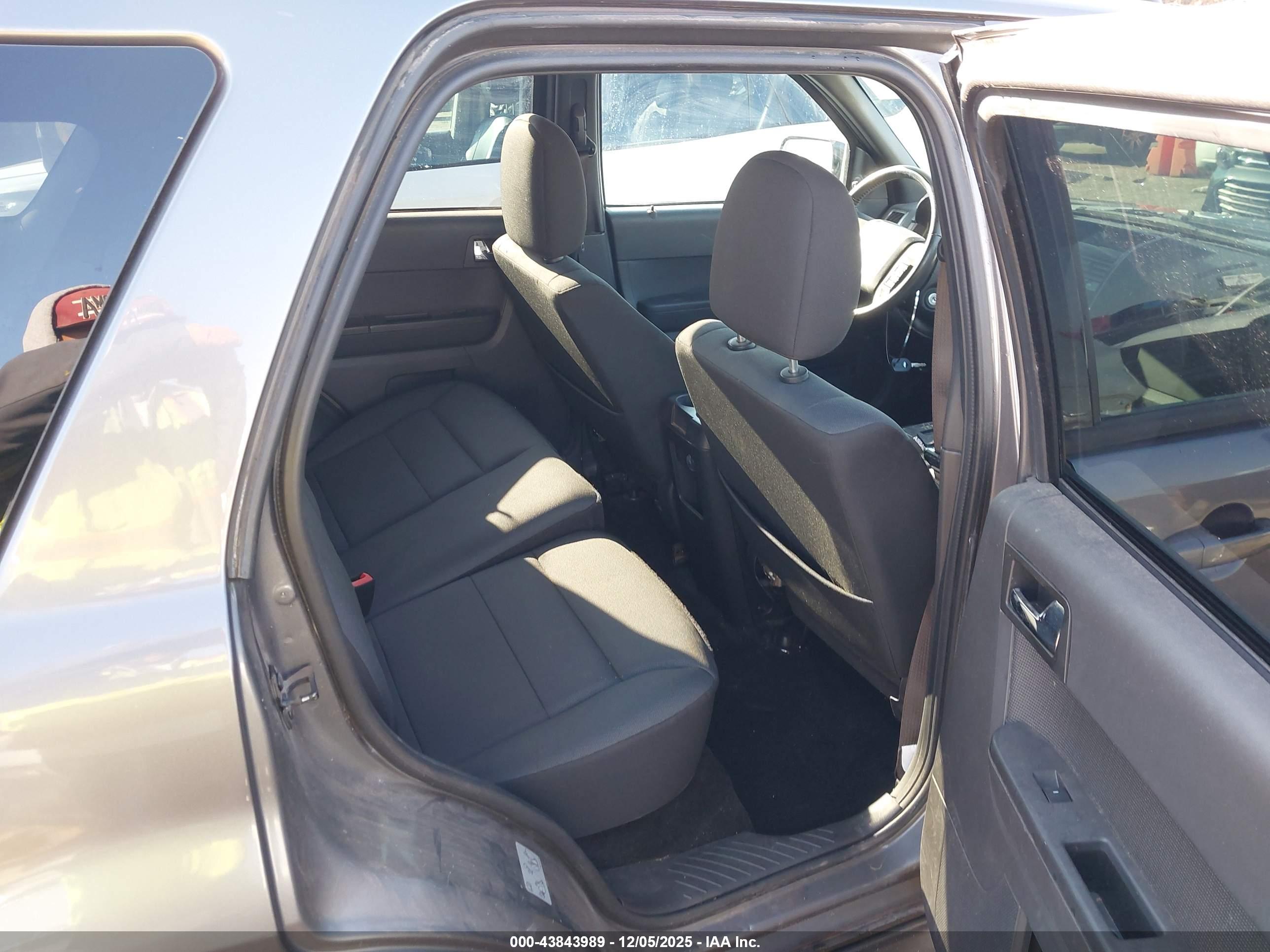 FORD ESCAPE image 8