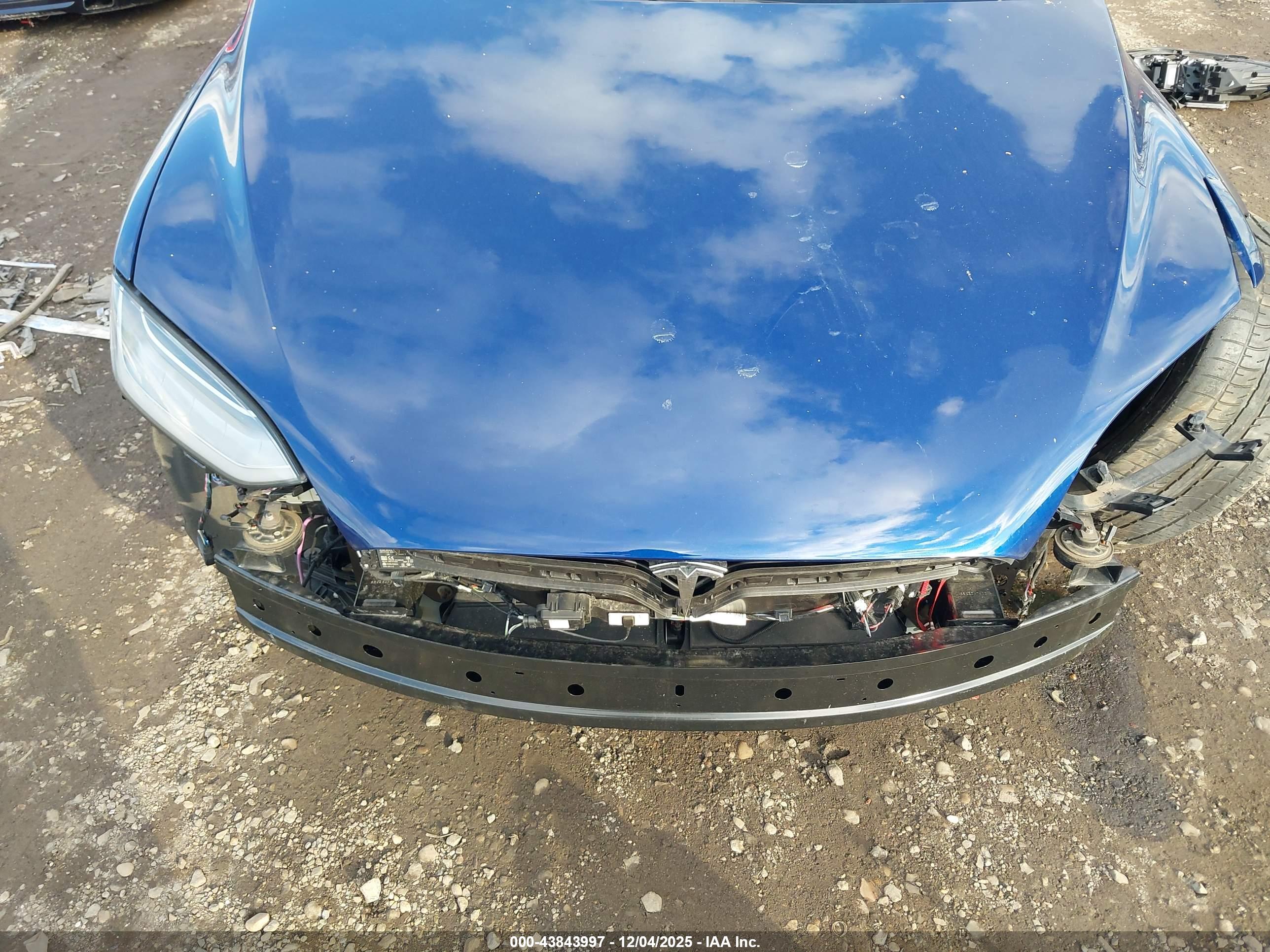 TESLA MODEL image 10