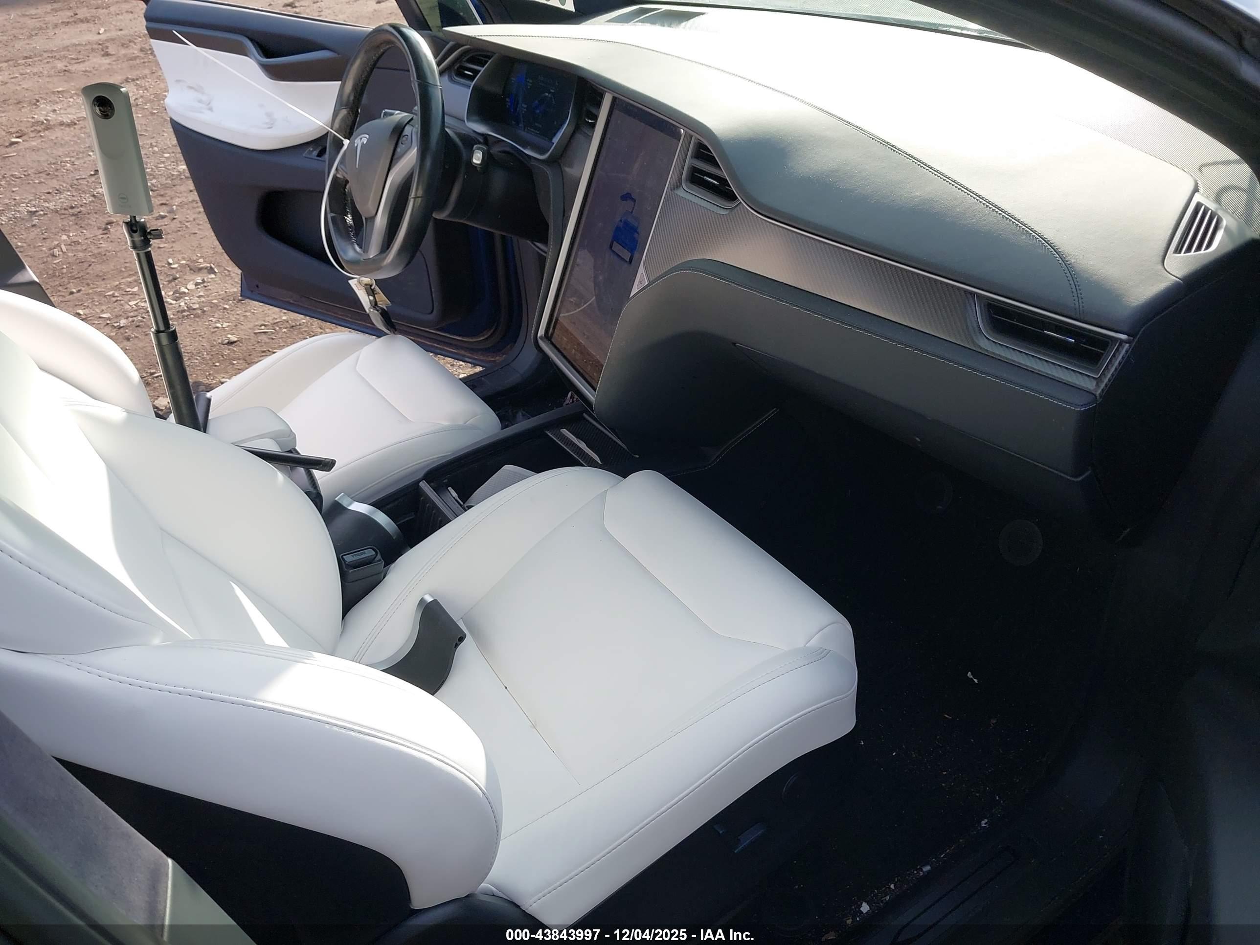 TESLA MODEL image 5