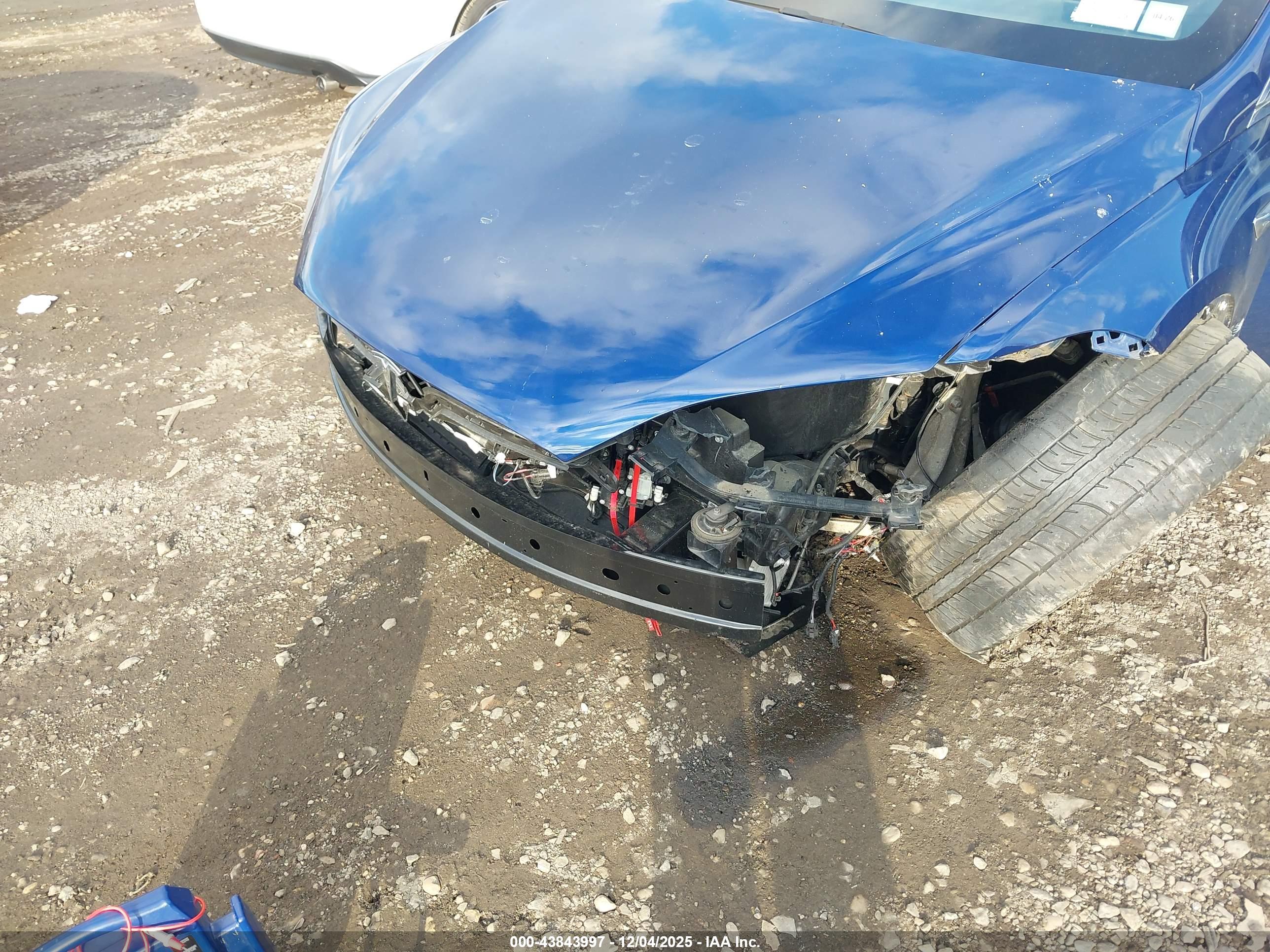 TESLA MODEL image 6