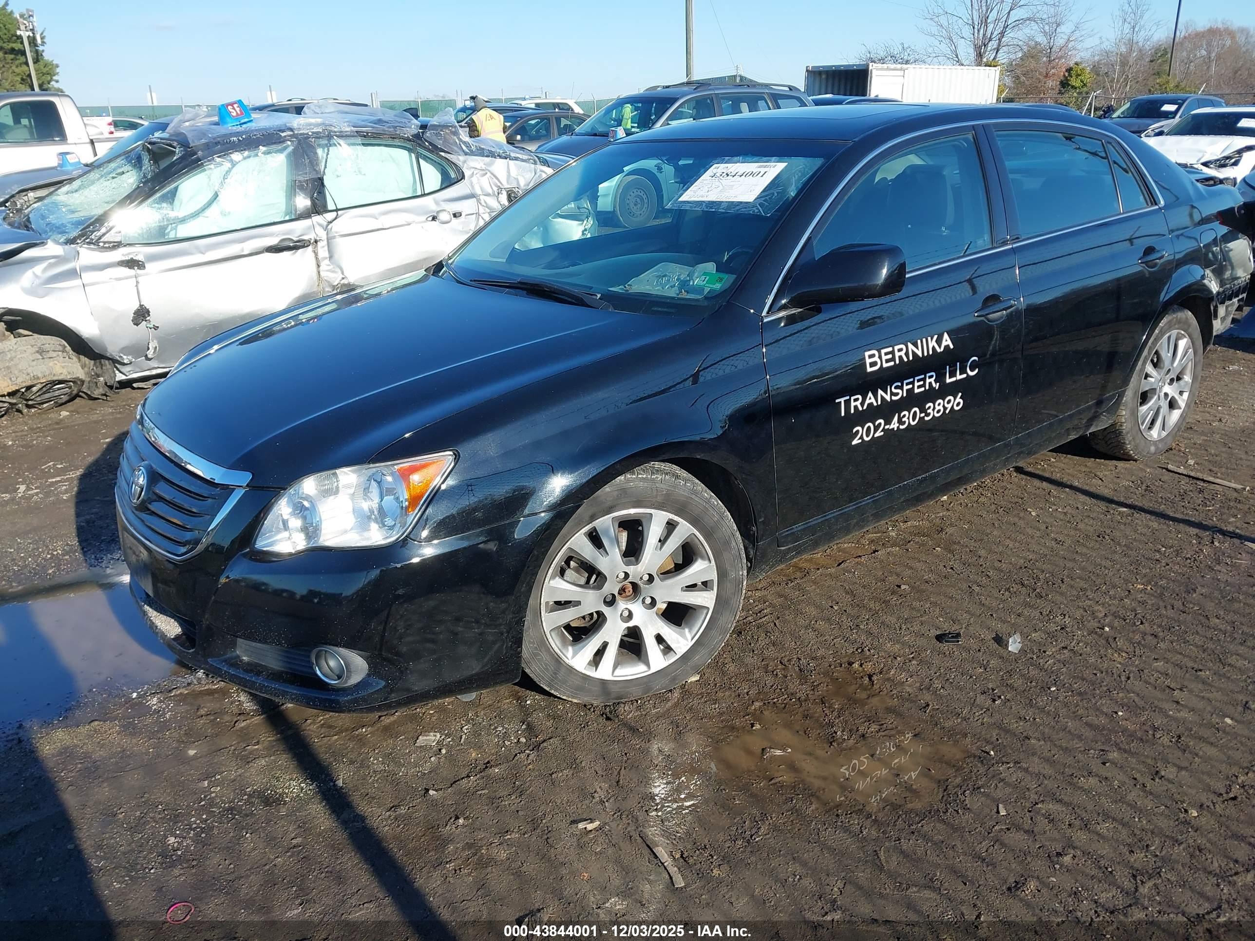 TOYOTA AVALON image 2