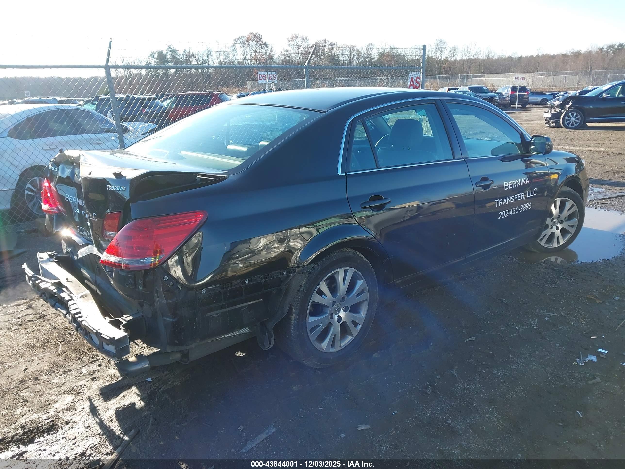 TOYOTA AVALON image 4
