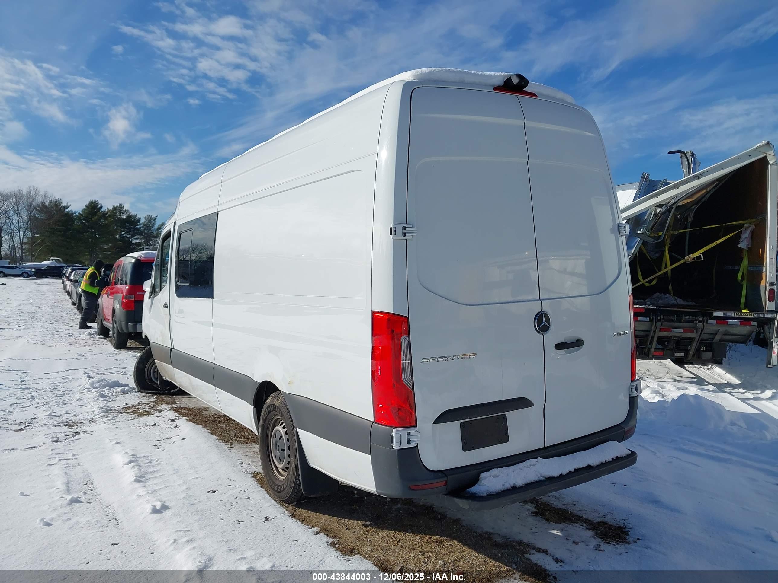 MERCEDES-BENZ SPRINTER image 3