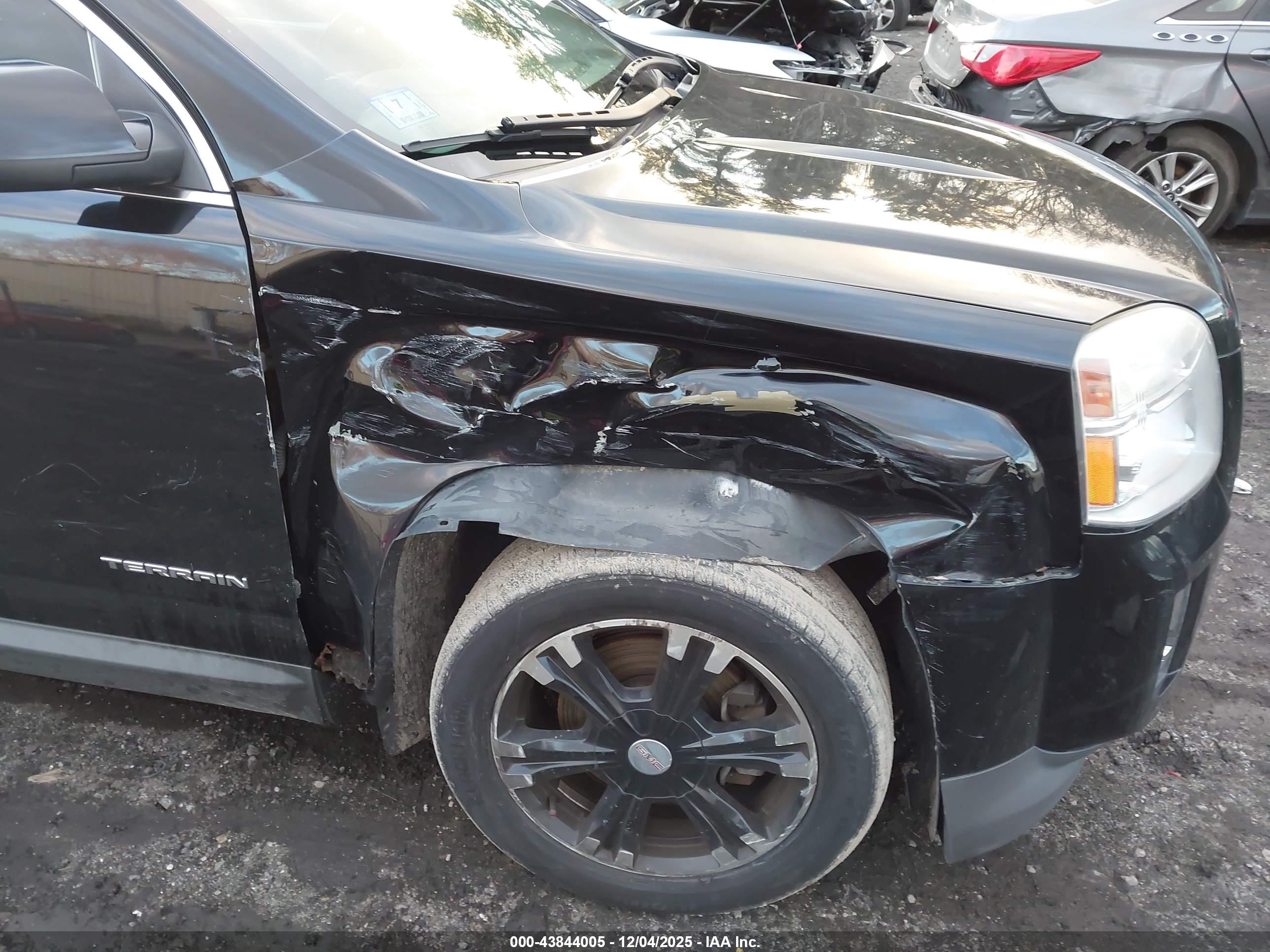 GMC TERRAIN image 6