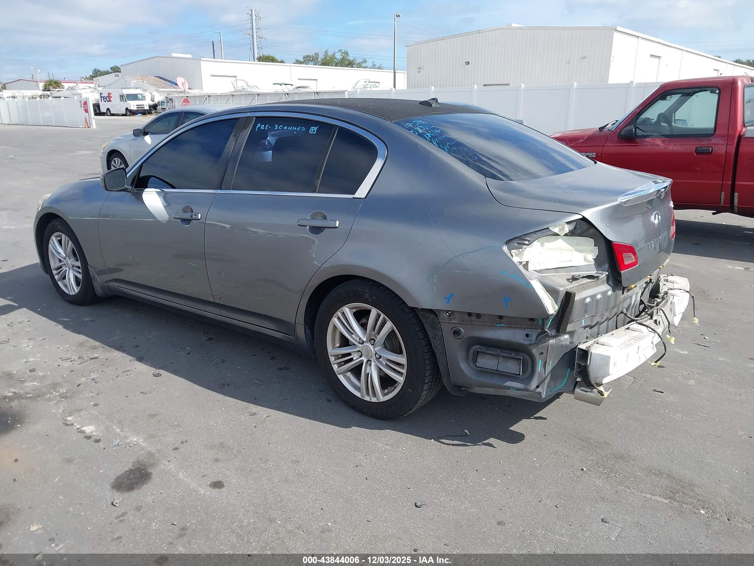 INFINITI G37 image 3