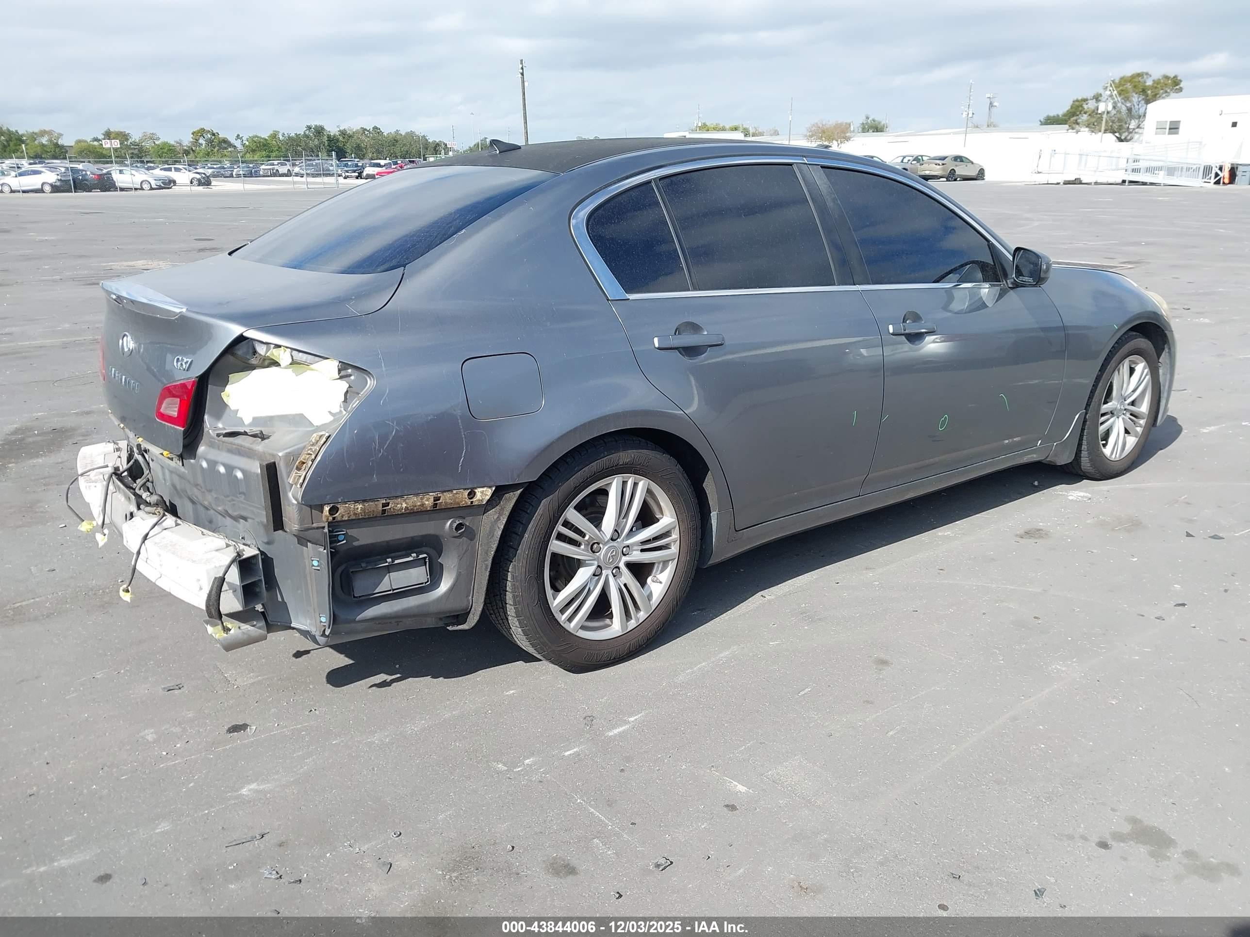 INFINITI G37 image 4