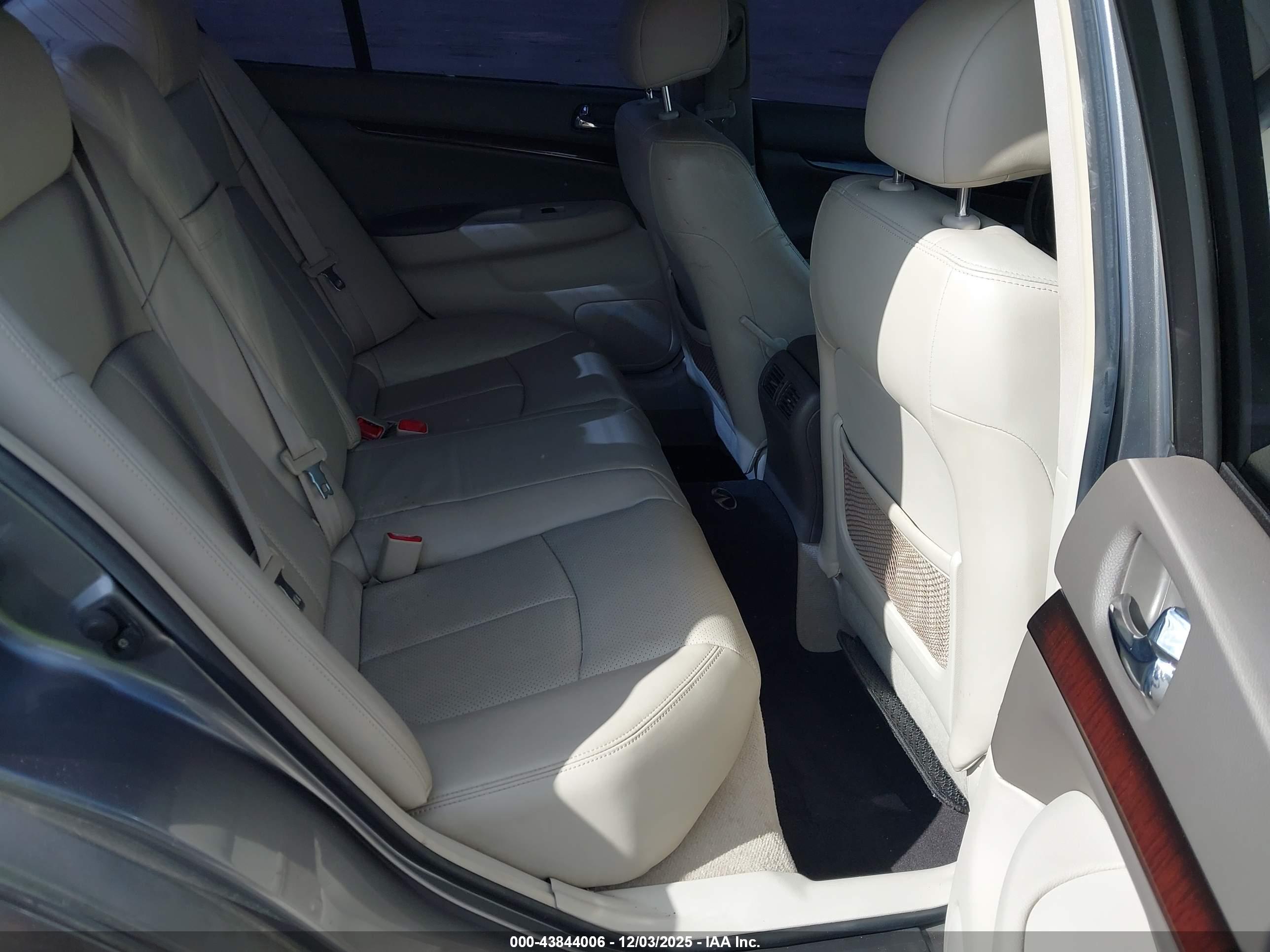 INFINITI G37 image 8