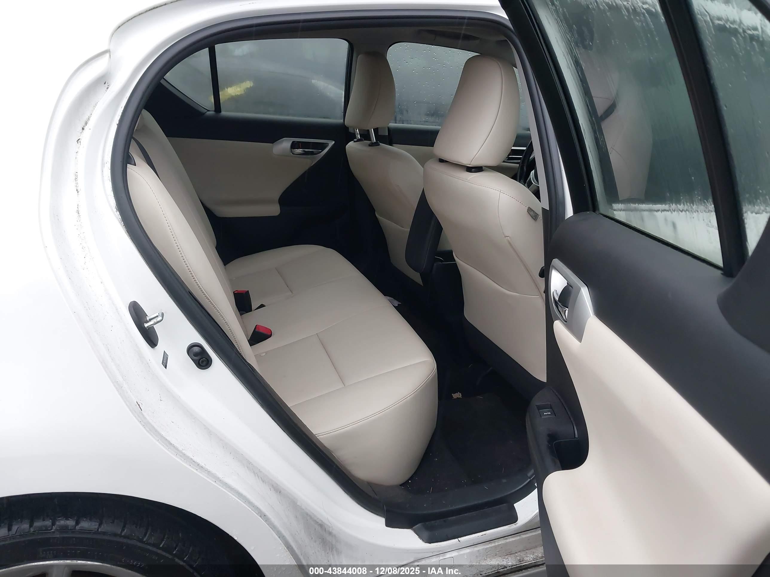 LEXUS CT image 8