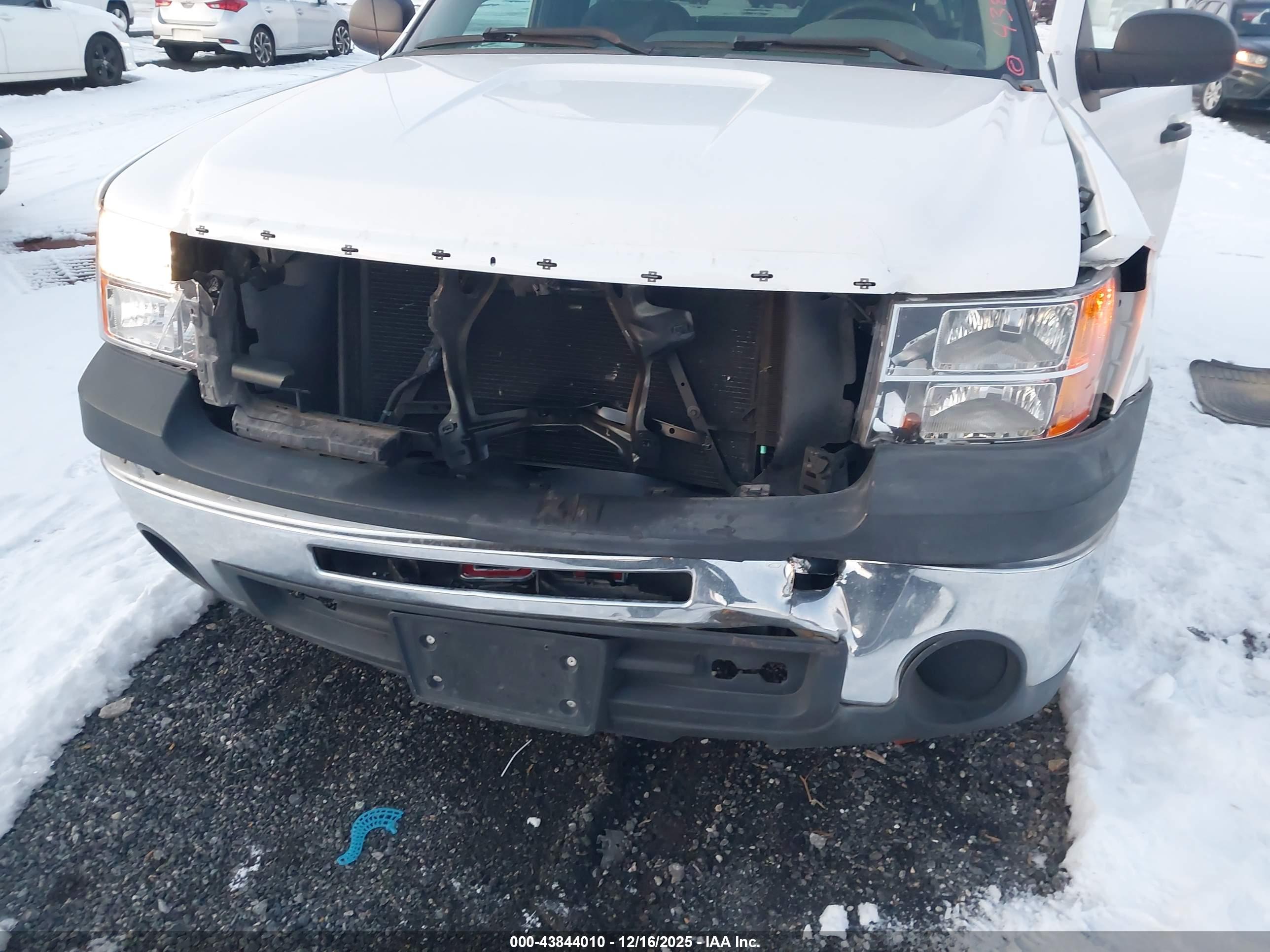 GMC SIERRA image 6