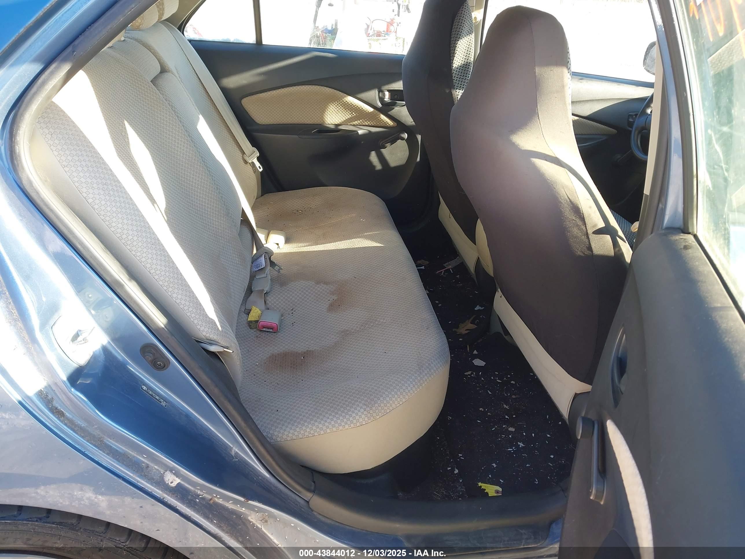 TOYOTA YARIS image 8
