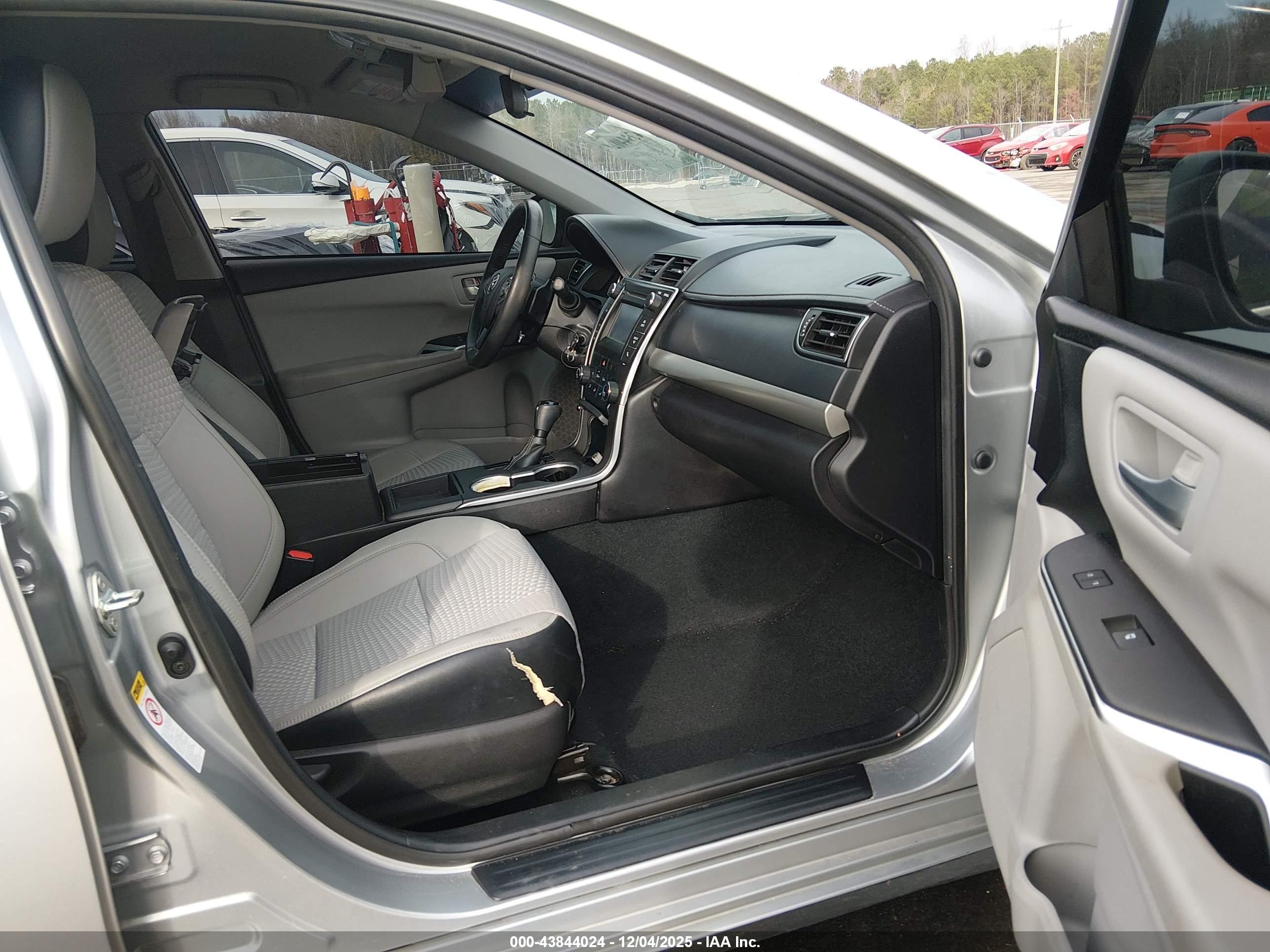 TOYOTA CAMRY image 5