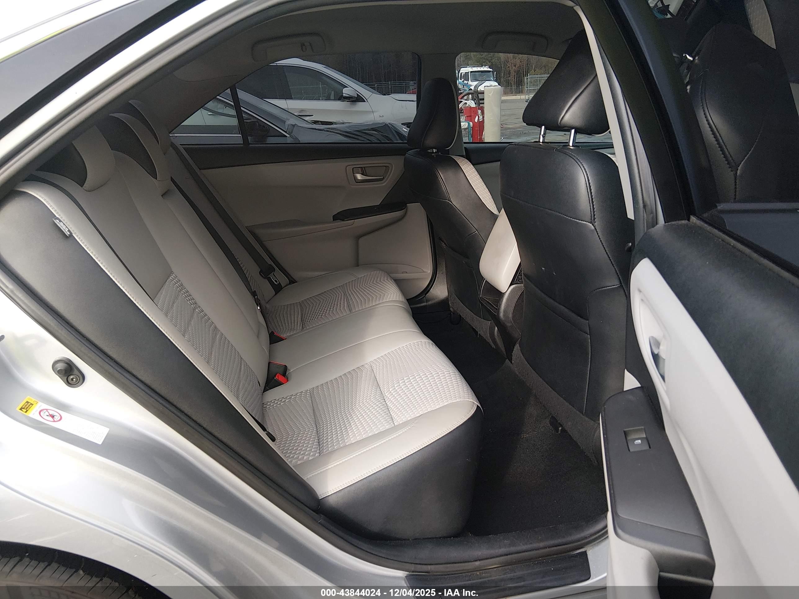 TOYOTA CAMRY image 8