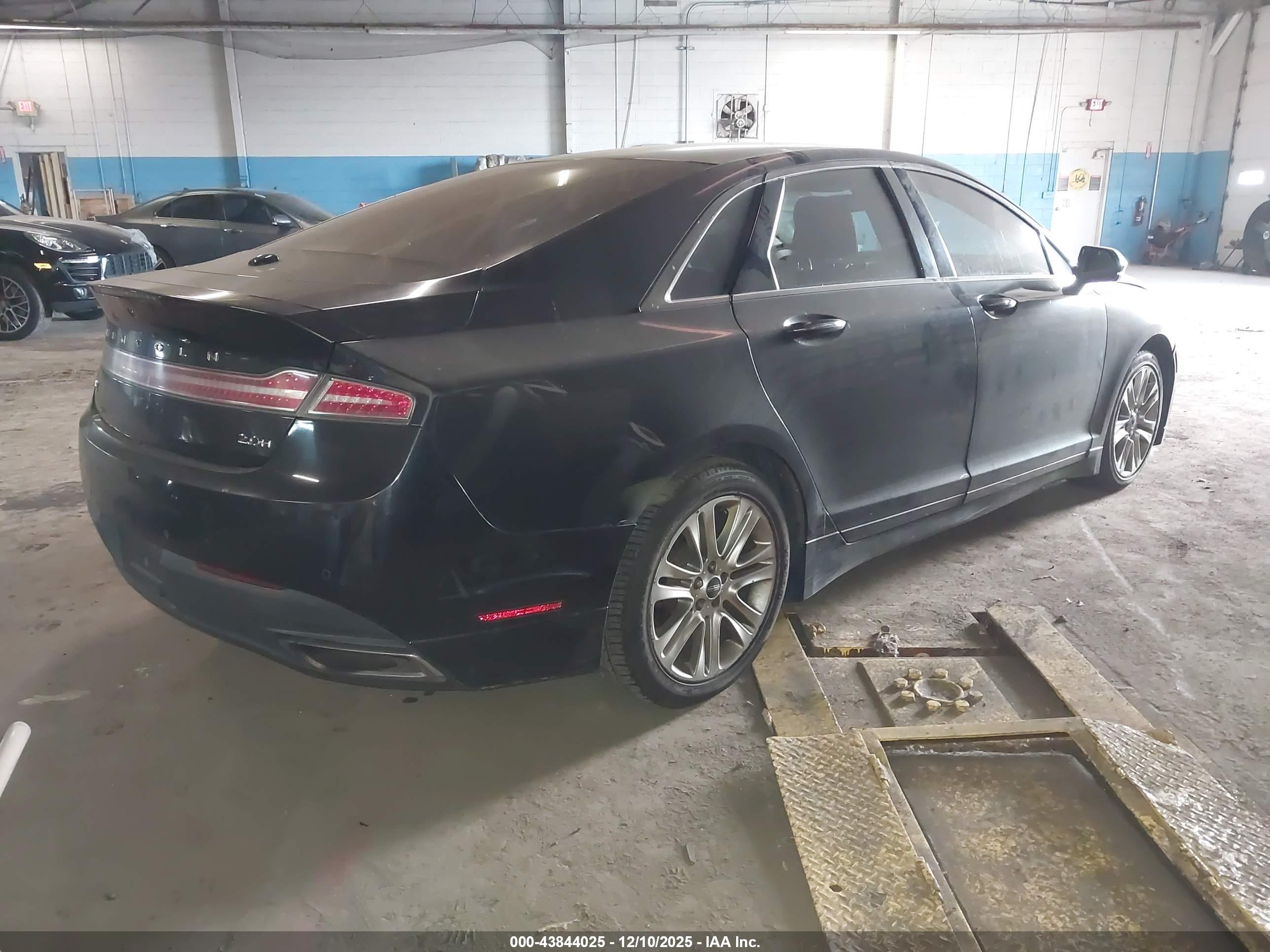 LINCOLN MKZ image 4