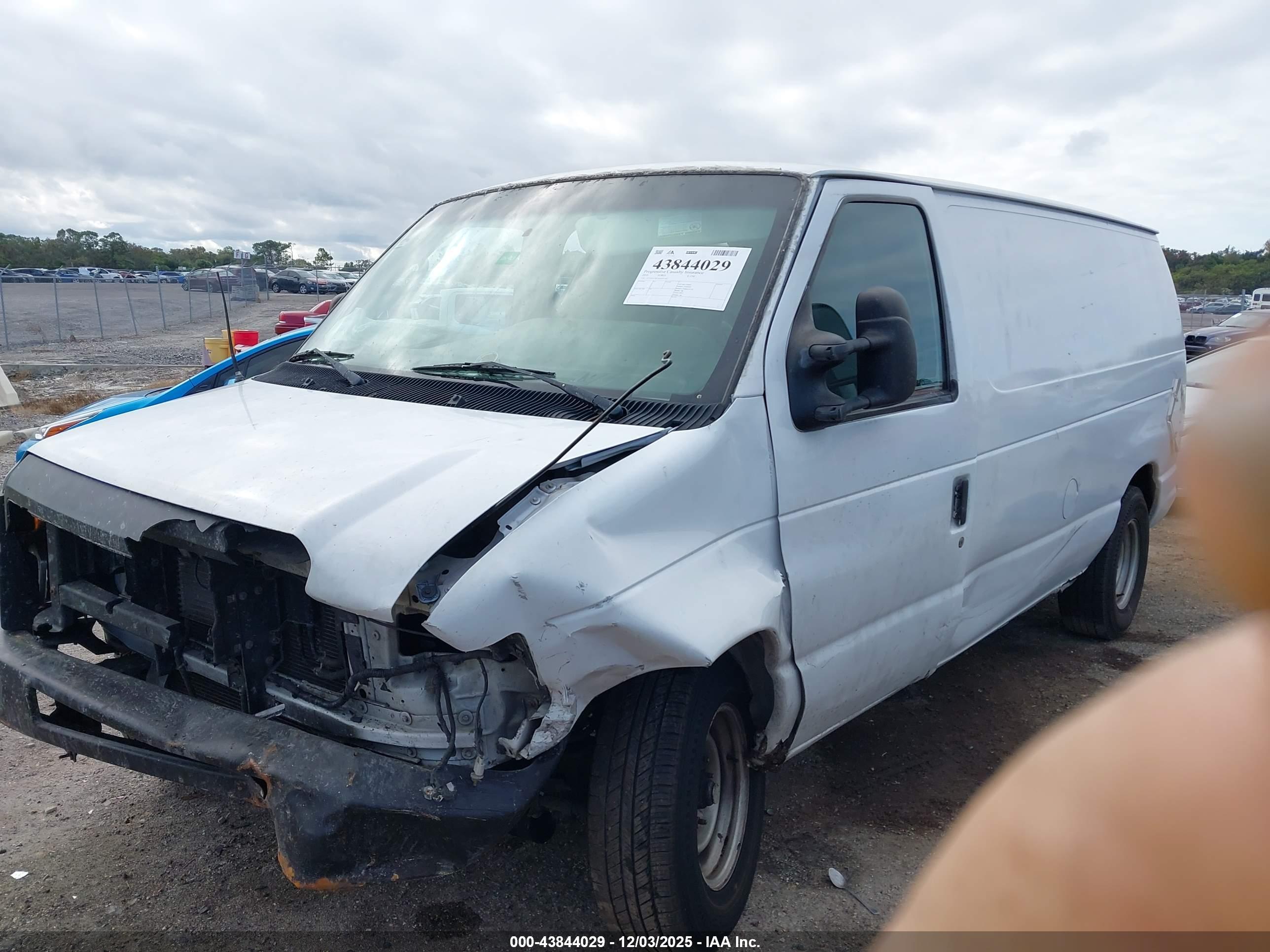 FORD E-150 image 2