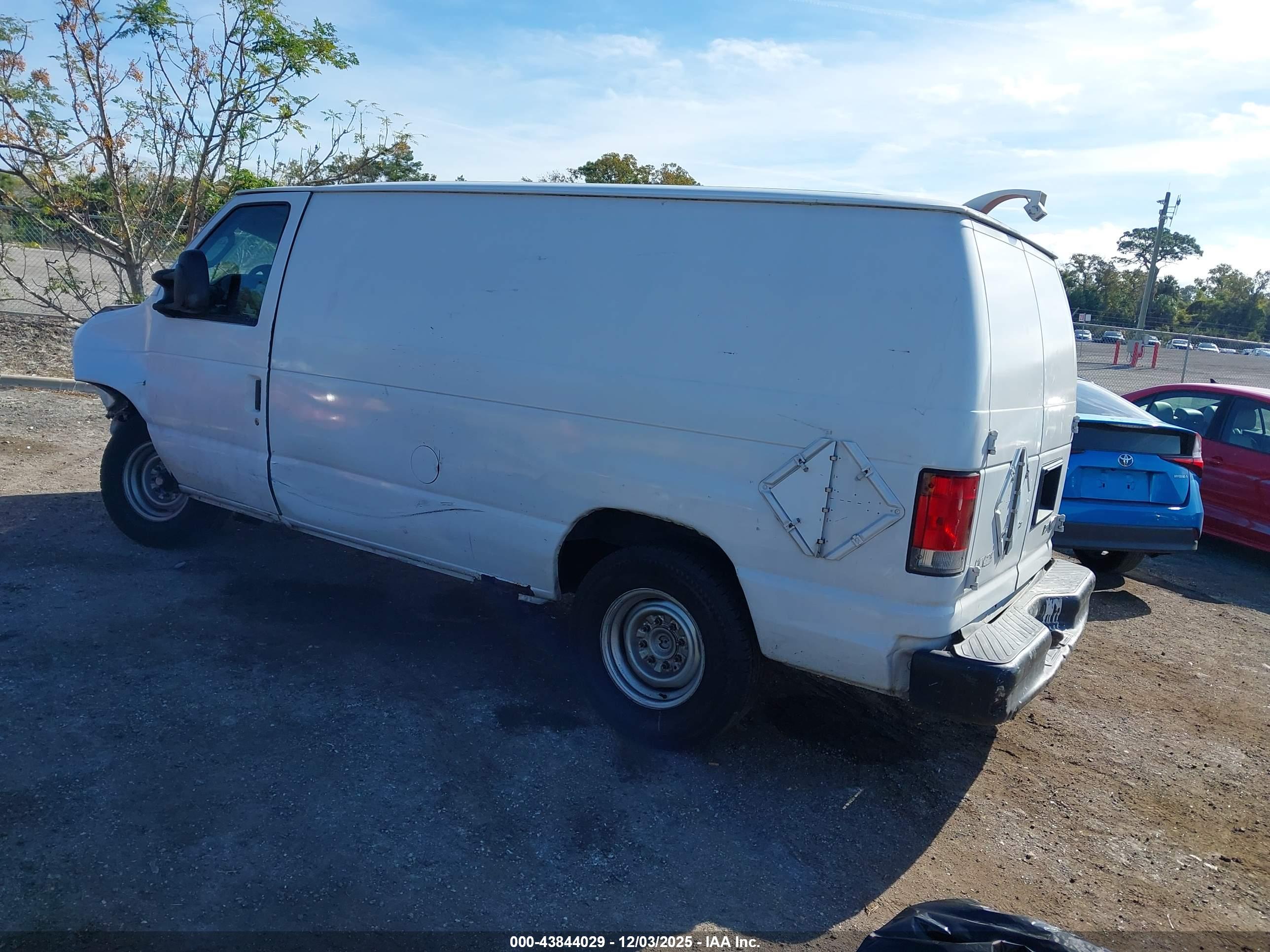 FORD E-150 image 3