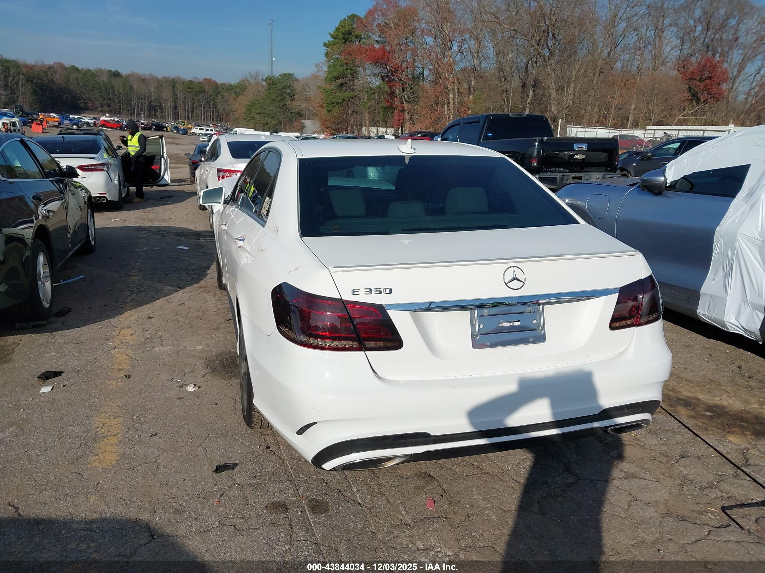 MERCEDES-BENZ E image 3
