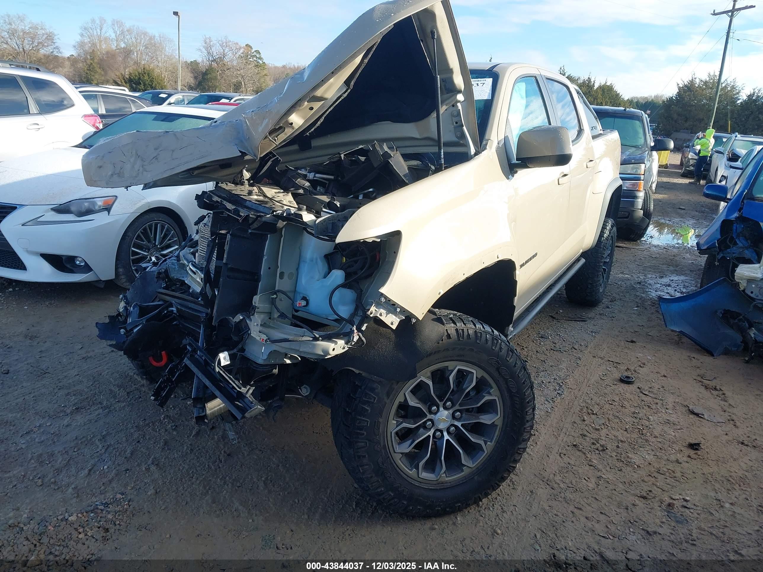 CHEVROLET COLORADO image 2