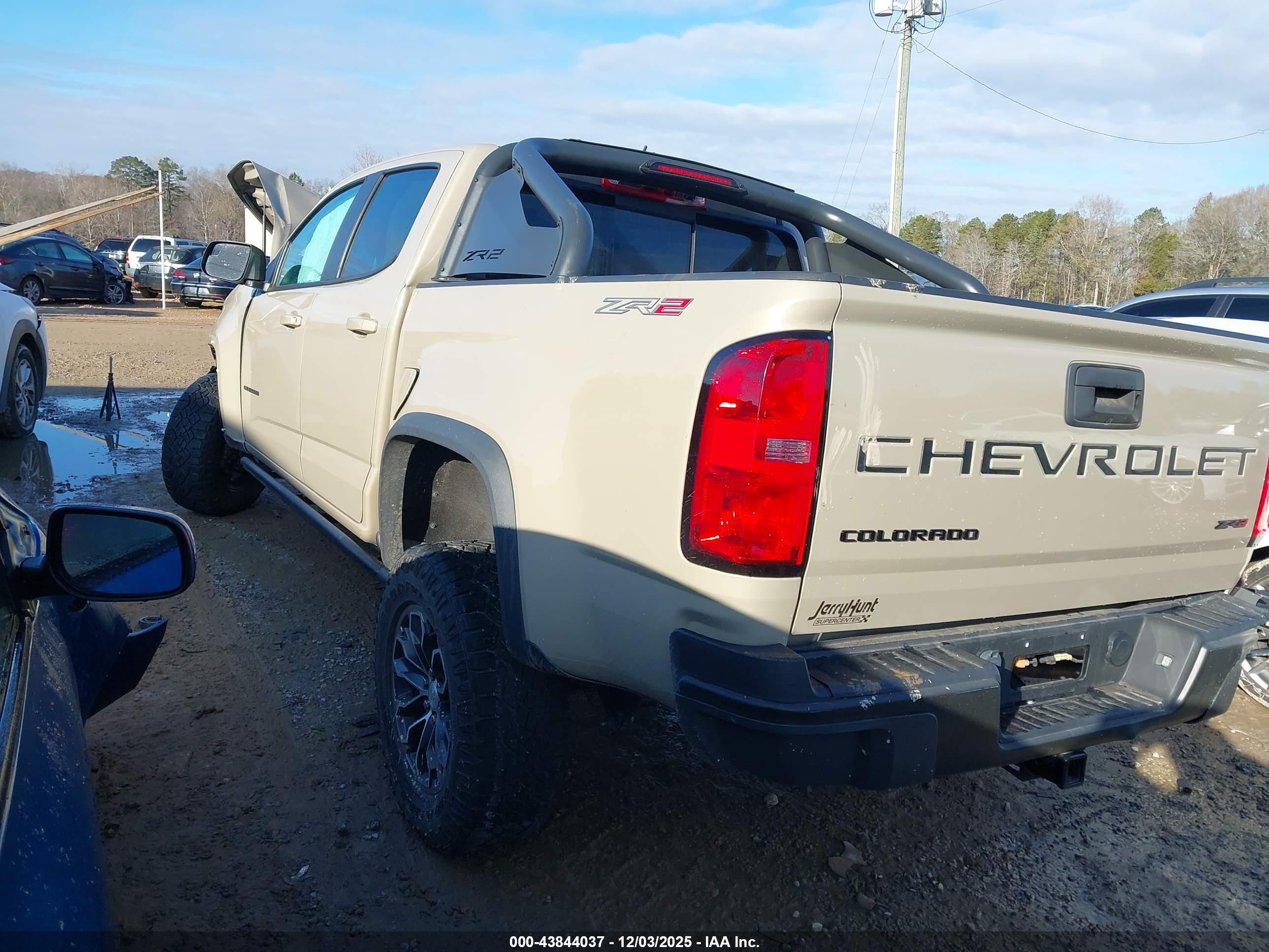 CHEVROLET COLORADO image 3