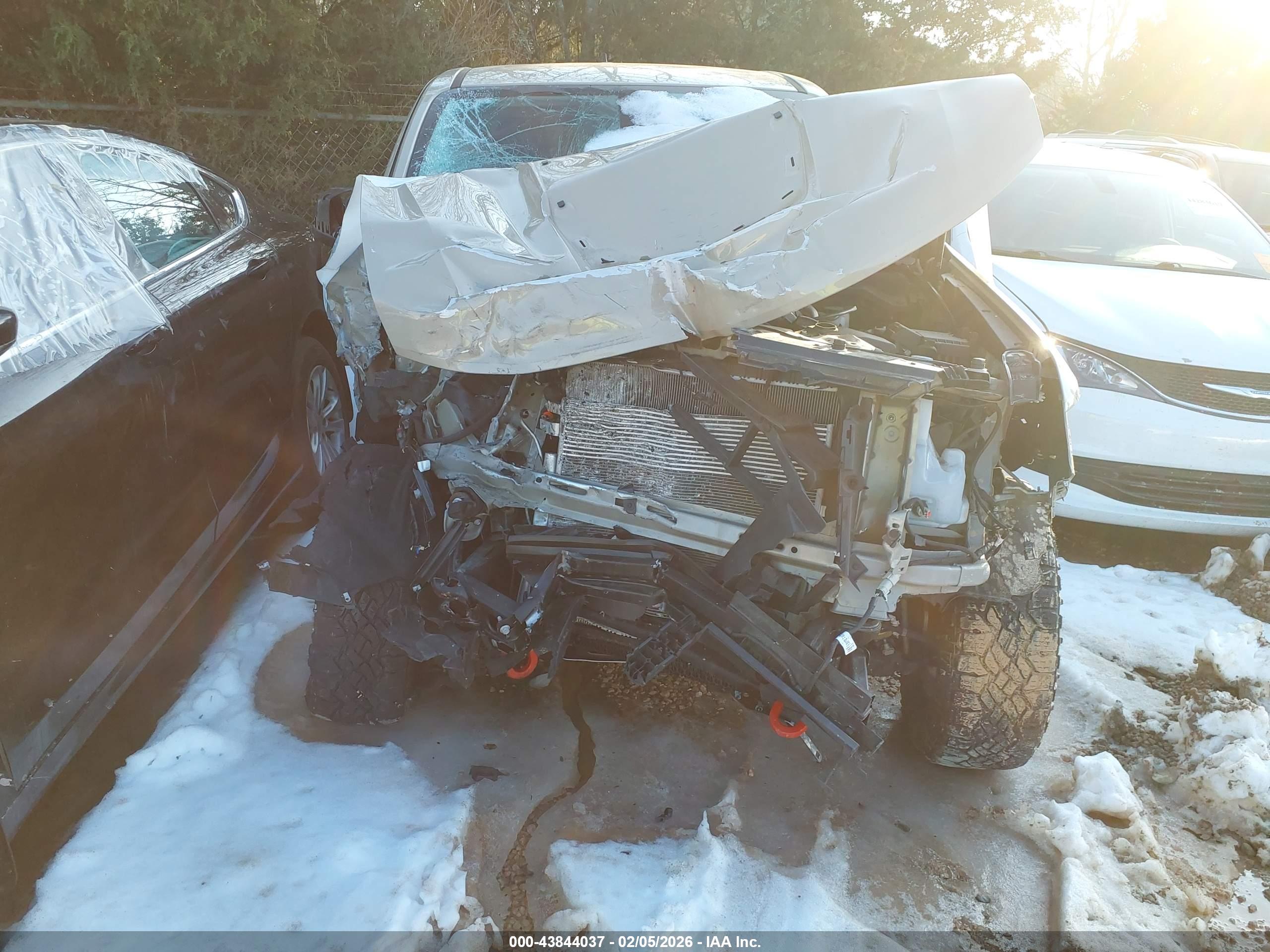 CHEVROLET COLORADO image 6