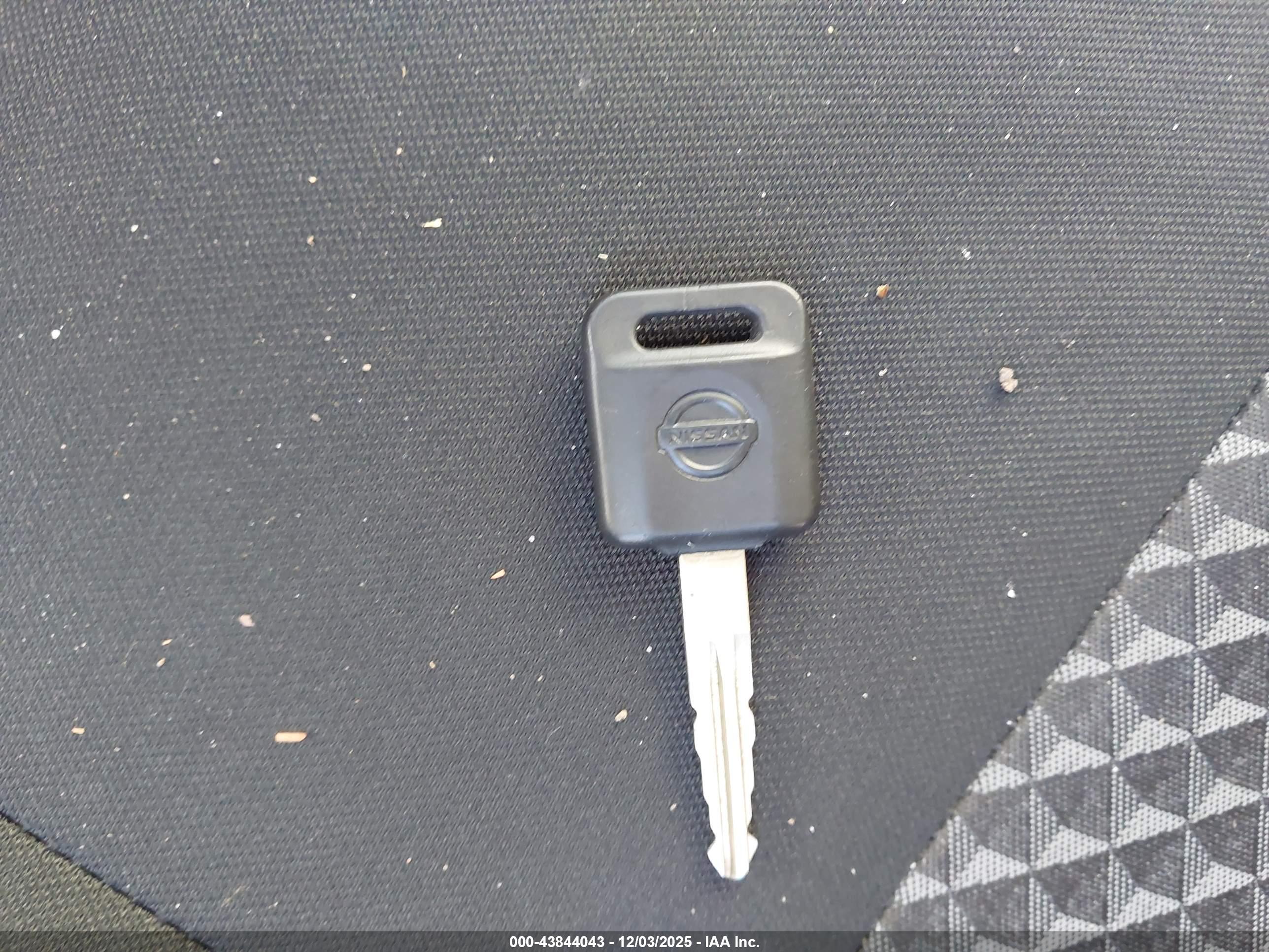 NISSAN VERSA image 11